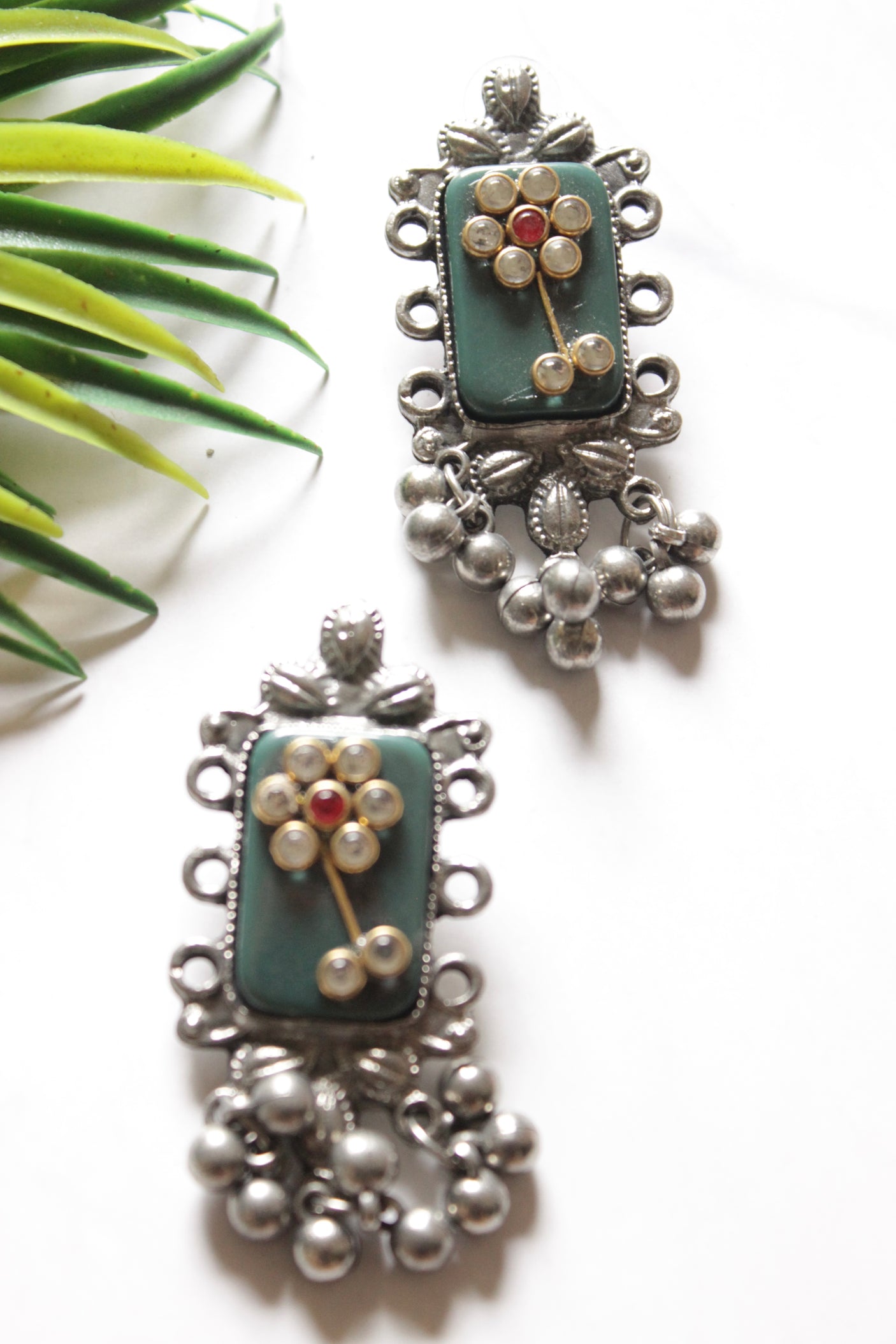 Green Glass and Kundan Work Adjustable Choker Necklace Set