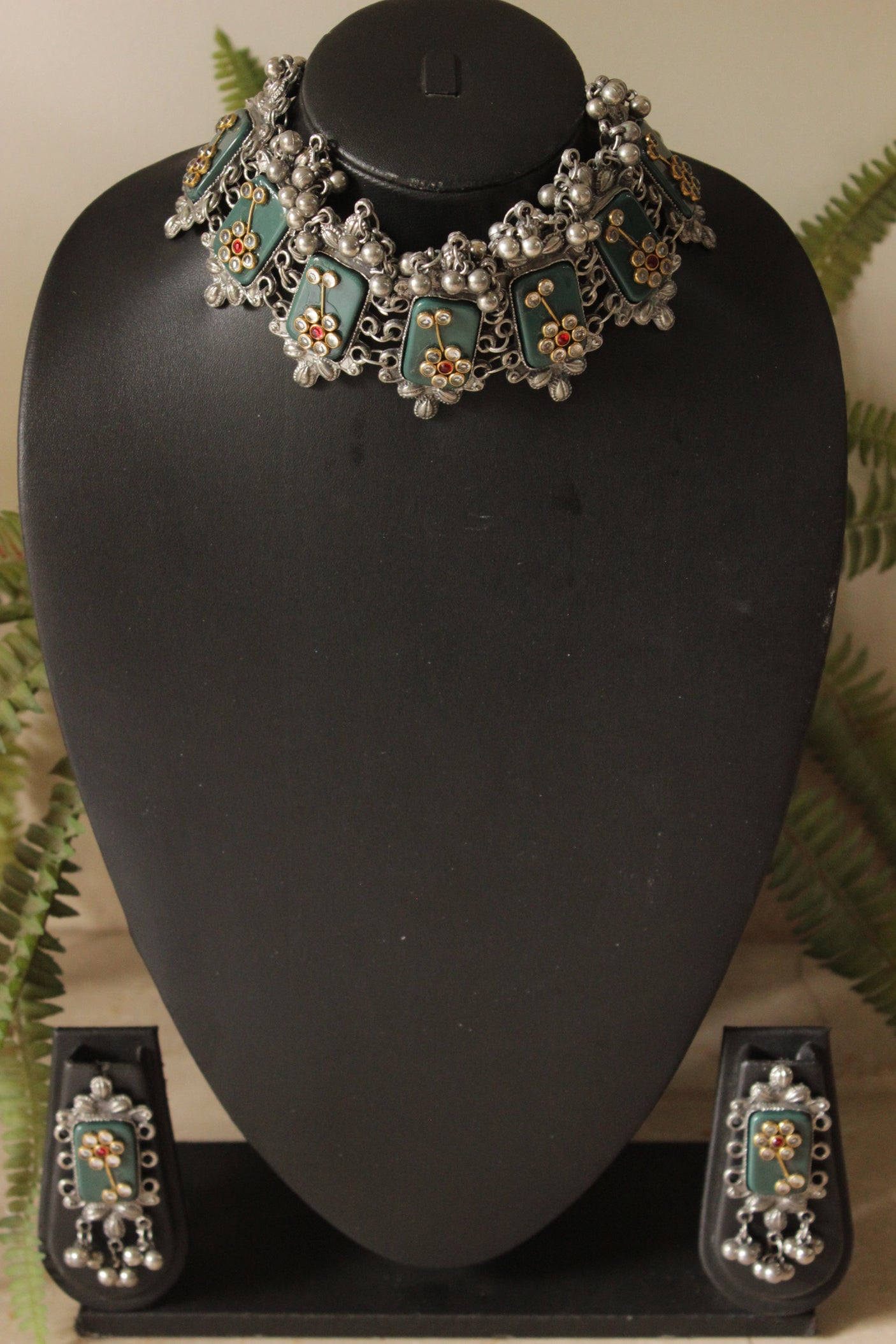 Green Glass and Kundan Work Adjustable Choker Necklace Set