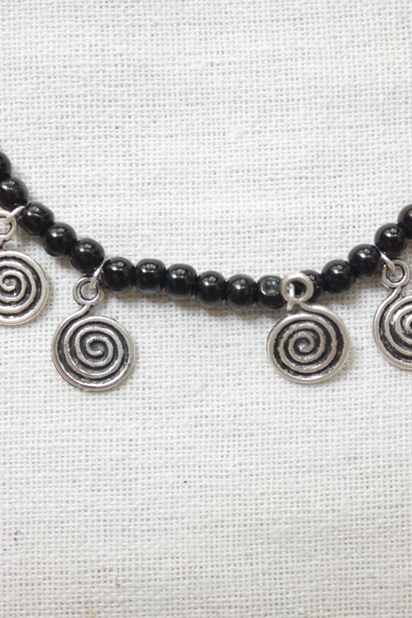Spiral Metal Charms Intertwined with Black Beads Chain Necklace Set
