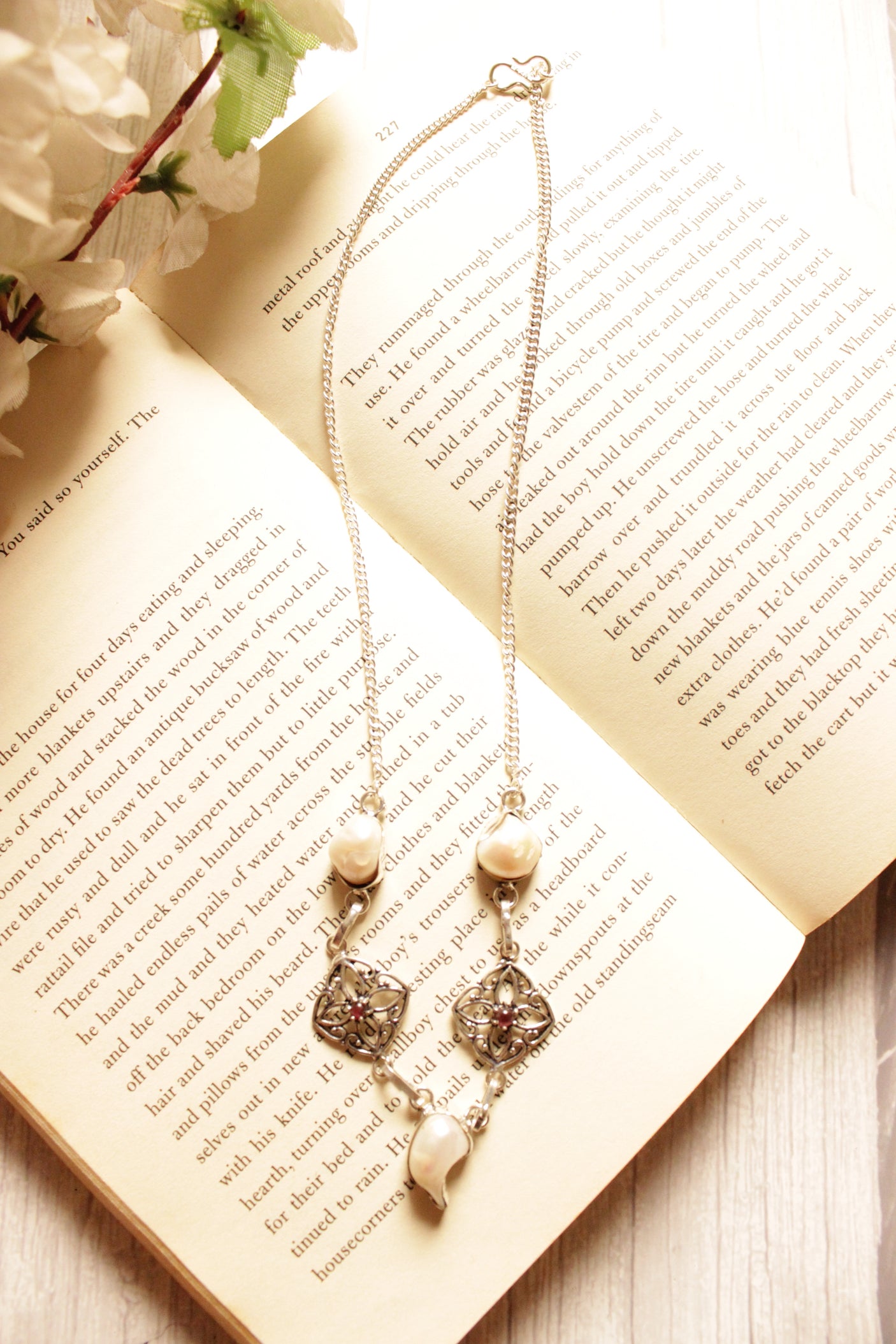 Biwa Pearl Gemstone Embedded Silver Plated Brass Necklace