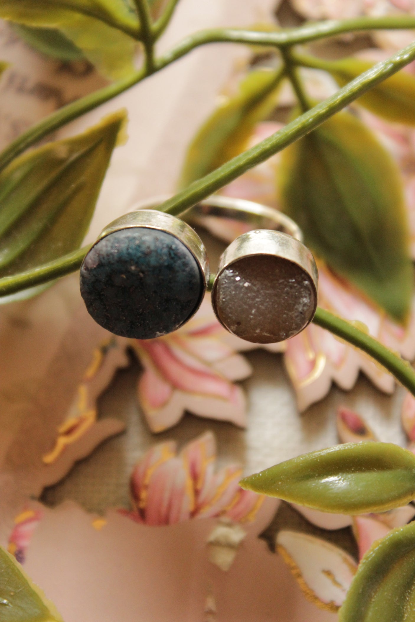 2 Colors Natural Sugar Druzy Gemstone Embedded Oxidised Finish Finger Ring