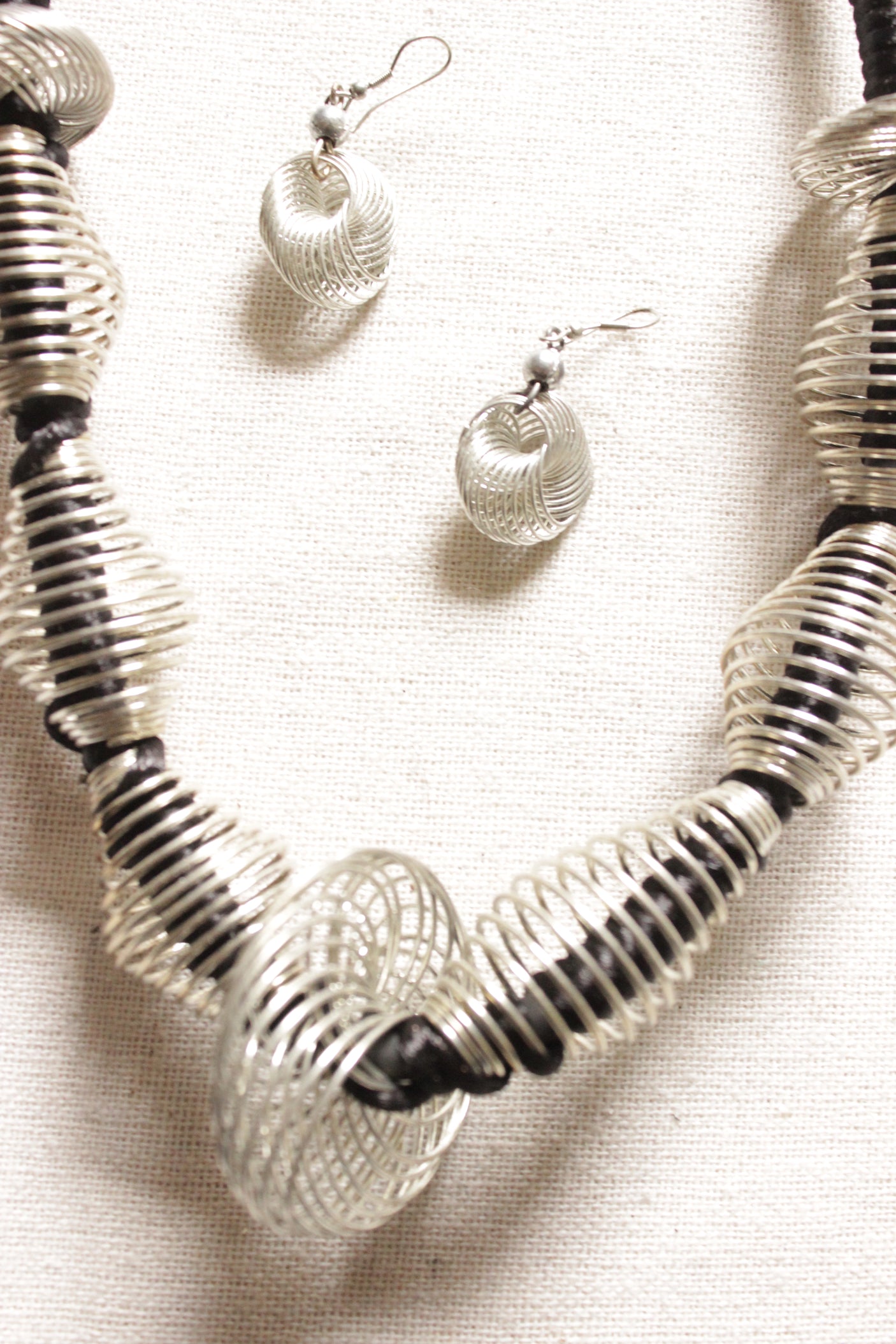 Metal Wire Braided Around Thread Necklace Black Contemporary Necklace Set