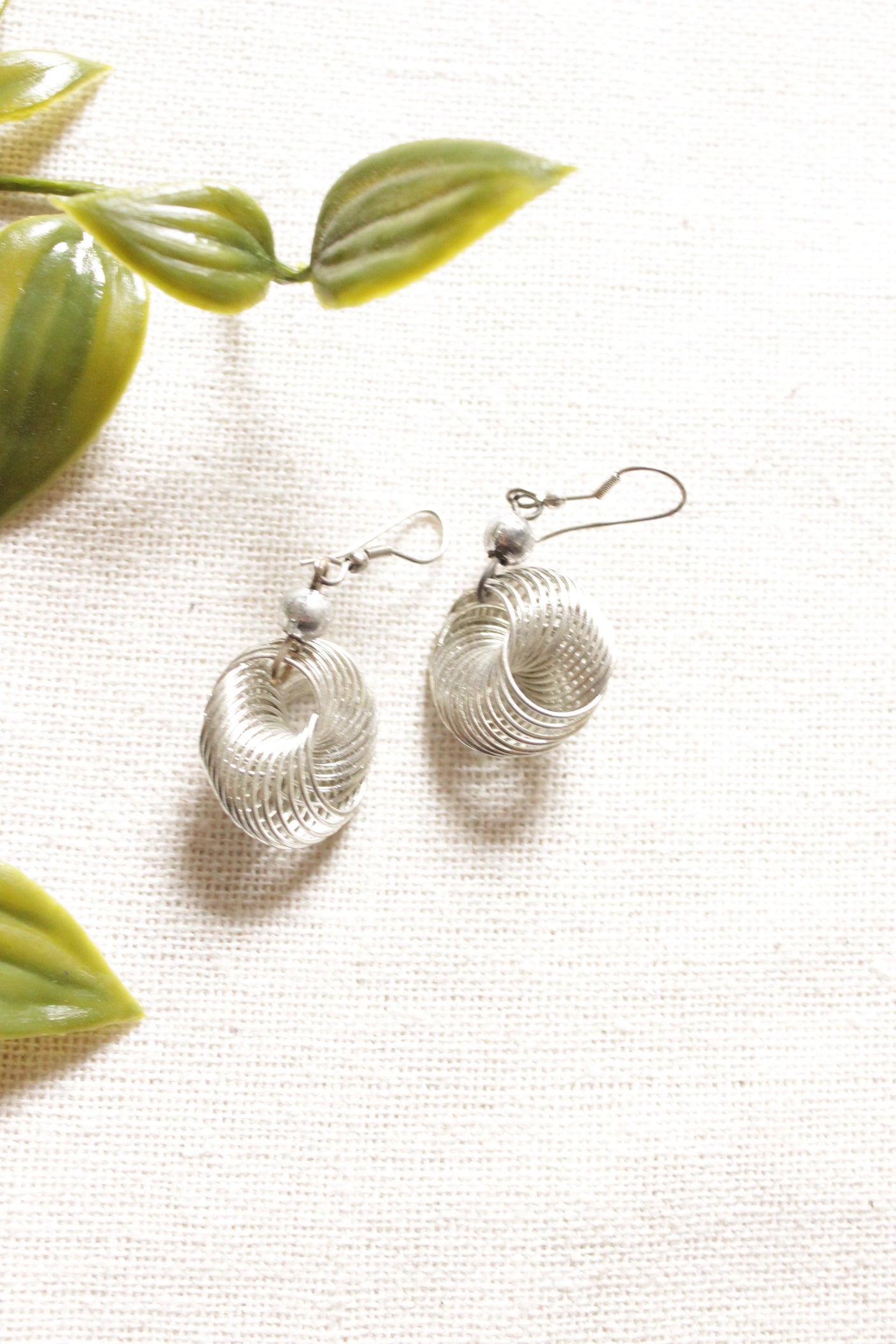 Metal Wire Braided Around Thread Necklace Black Contemporary Necklace Set