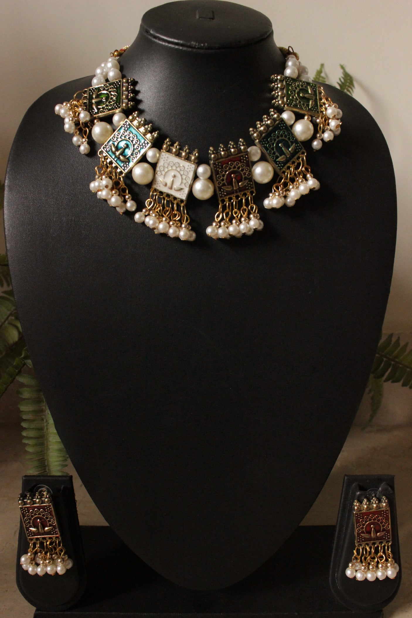 Multi-Color Gold Toned Bird Motif Embossed Dori Closure Adjustable Length Choker Necklace Set