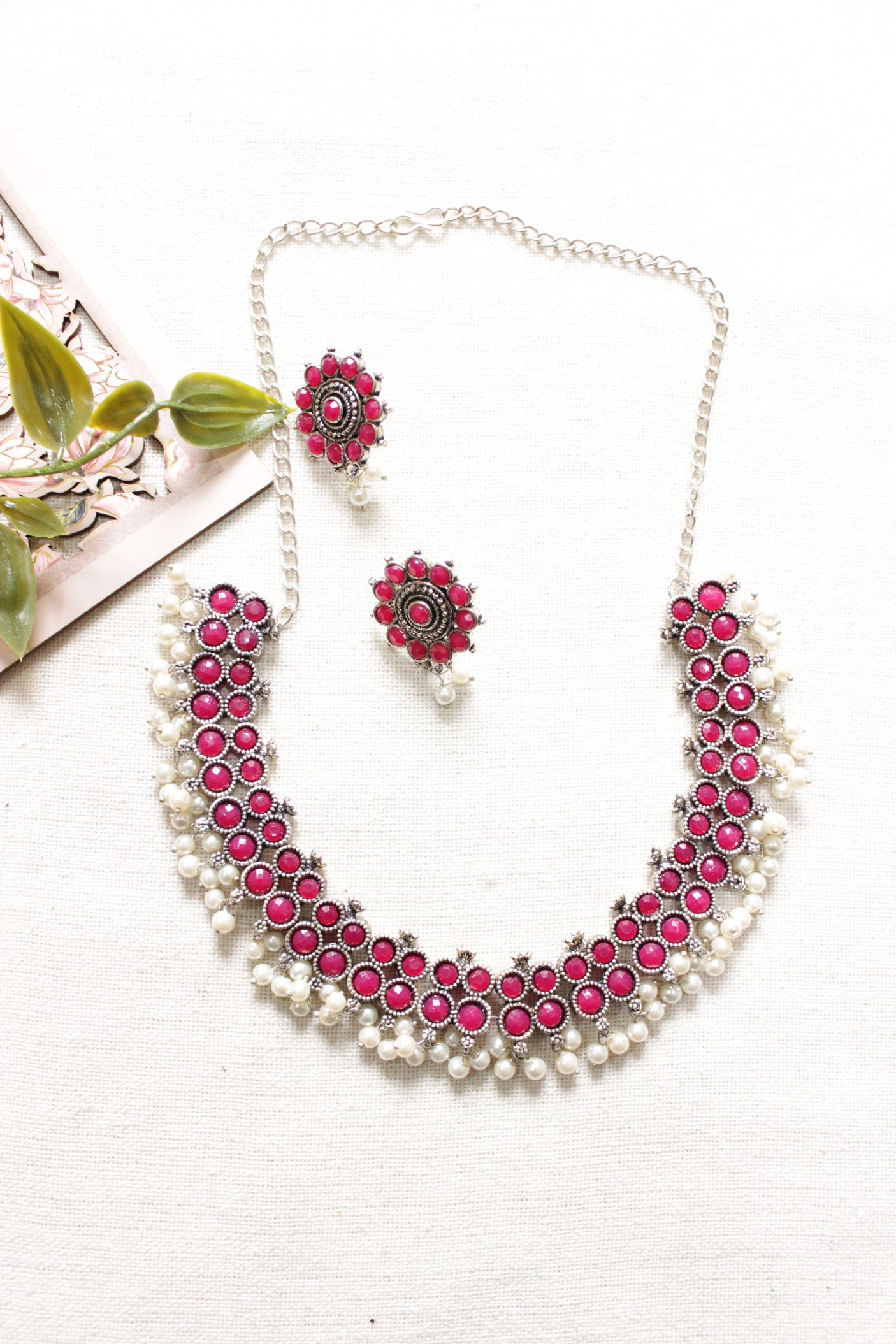 Ruby Glass Stones Embedded Silver Finish Choker Style Necklace Set with Flower Earrings