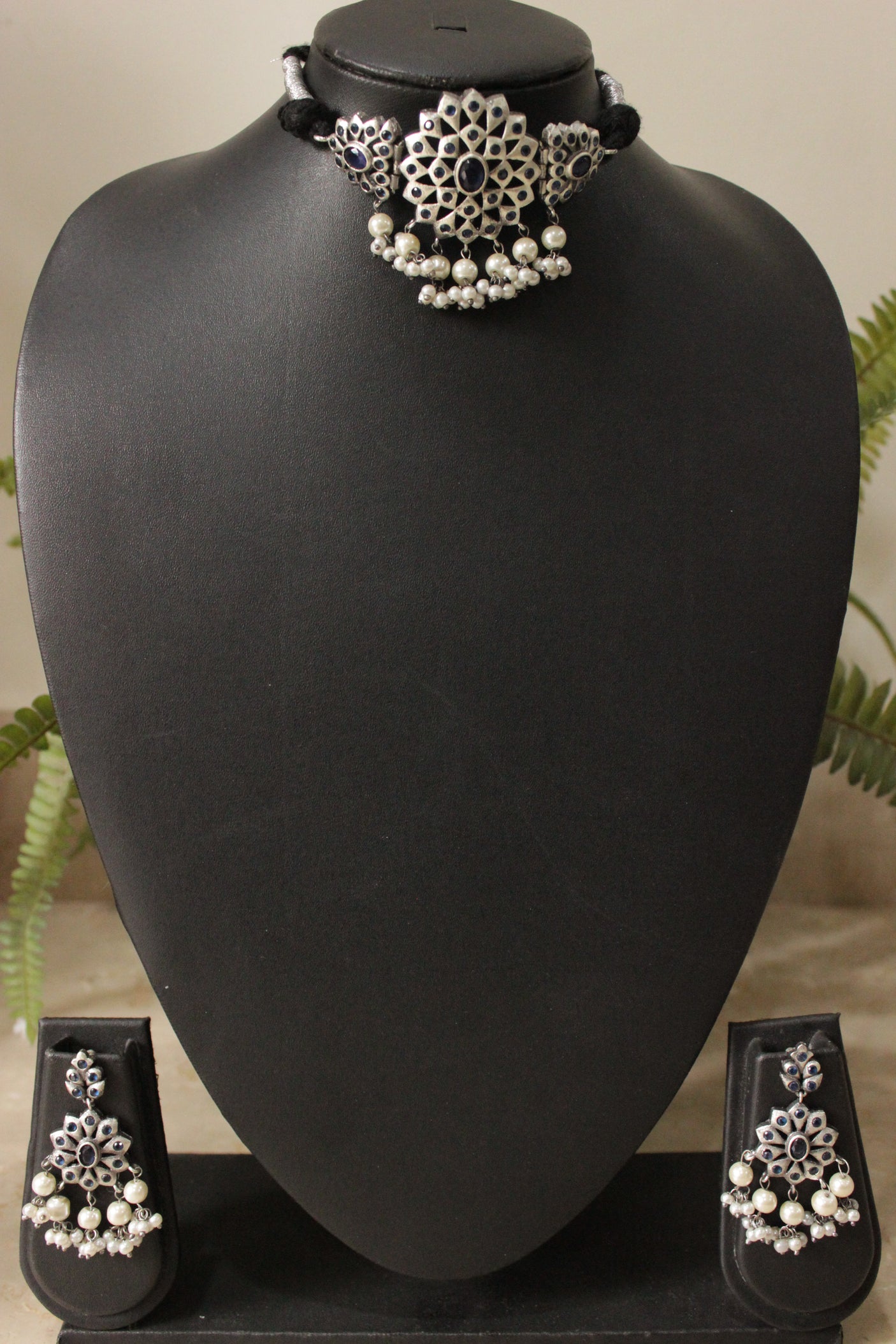 Purple Glass Stones Embedded Silver Finish Adjustable Dori Closure Choker Necklace