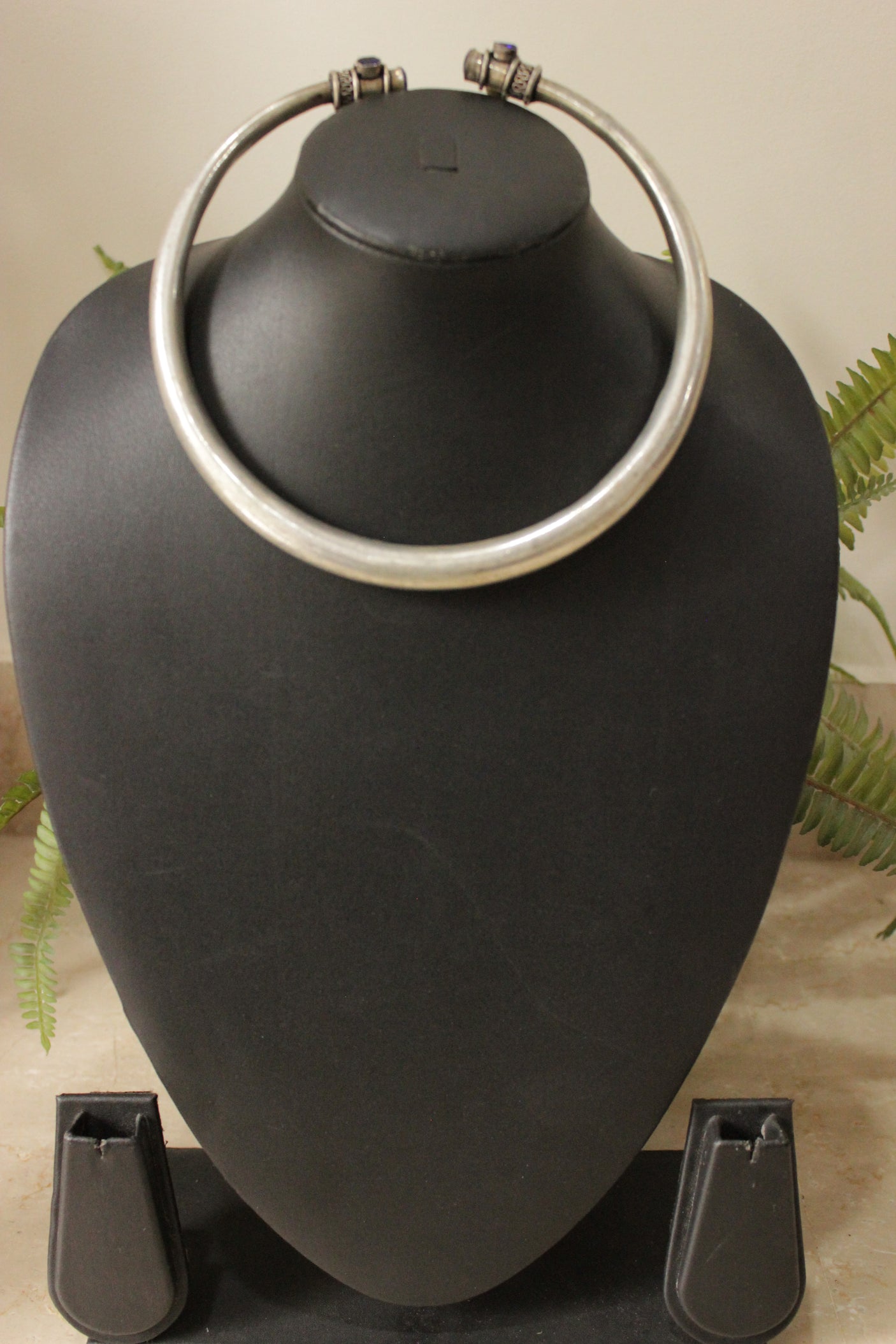 Smooth Premium Silver Finish Adjustable Choker Hasli with Green Stone