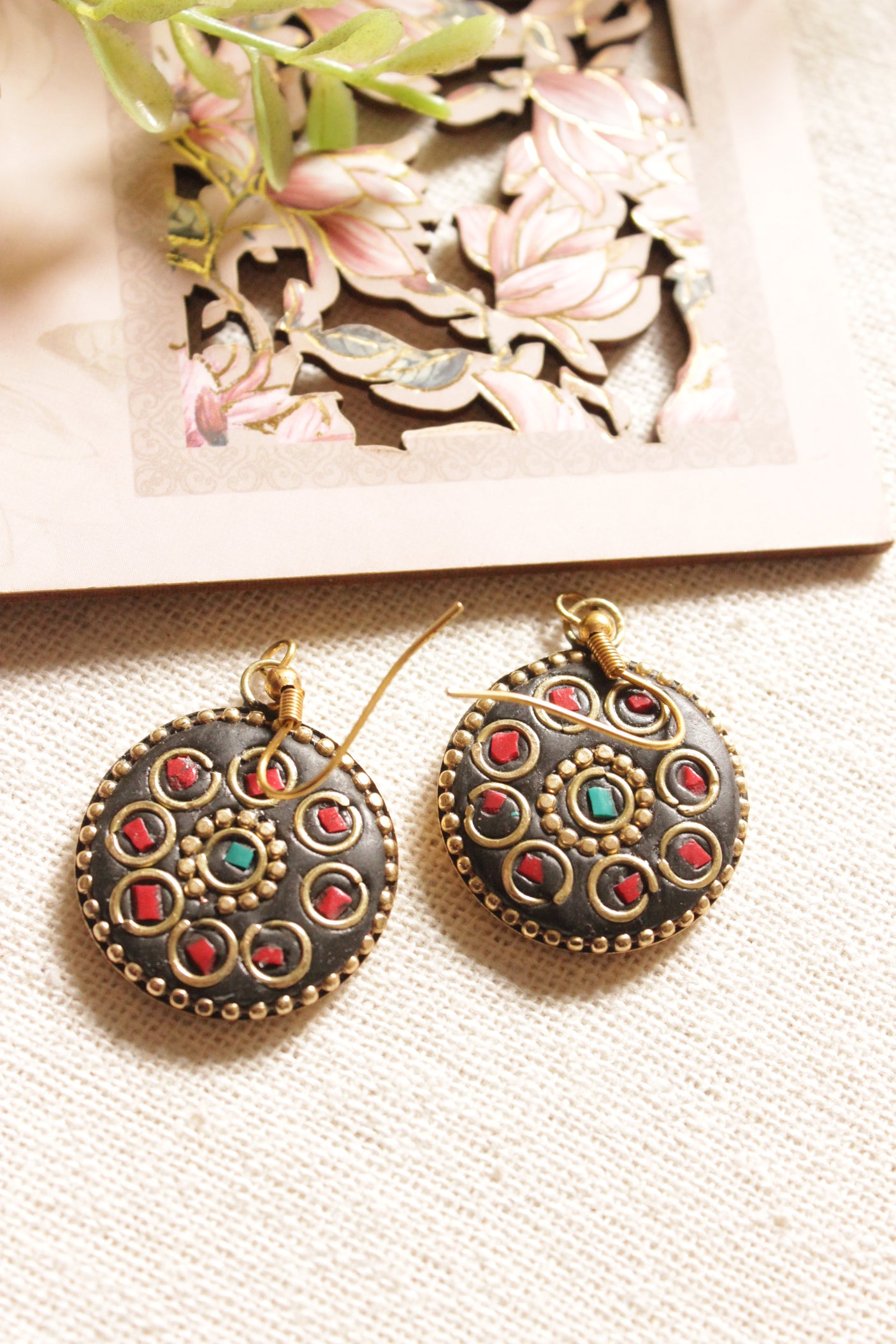 Red and Turquoise Gold Toned Chain Closure Tibetan Necklace Set