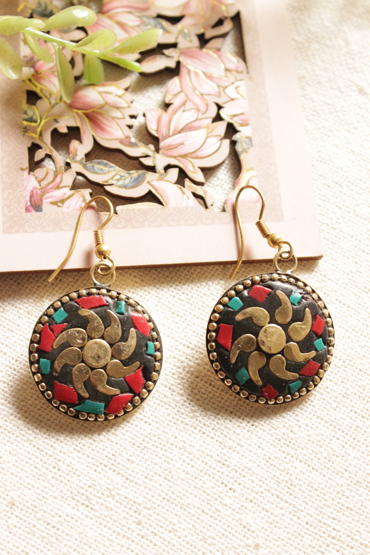 Red and Turquoise with Black and Gold Toned Chain Closure Tibetan Necklace Set