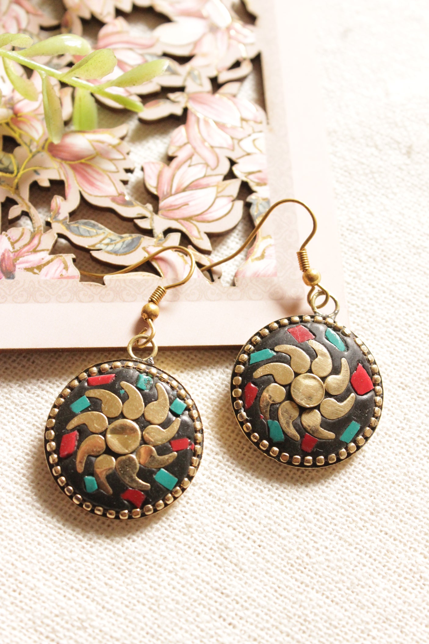 Turquoise and Red with Black and Gold Toned Chain Closure Tibetan Necklace Set