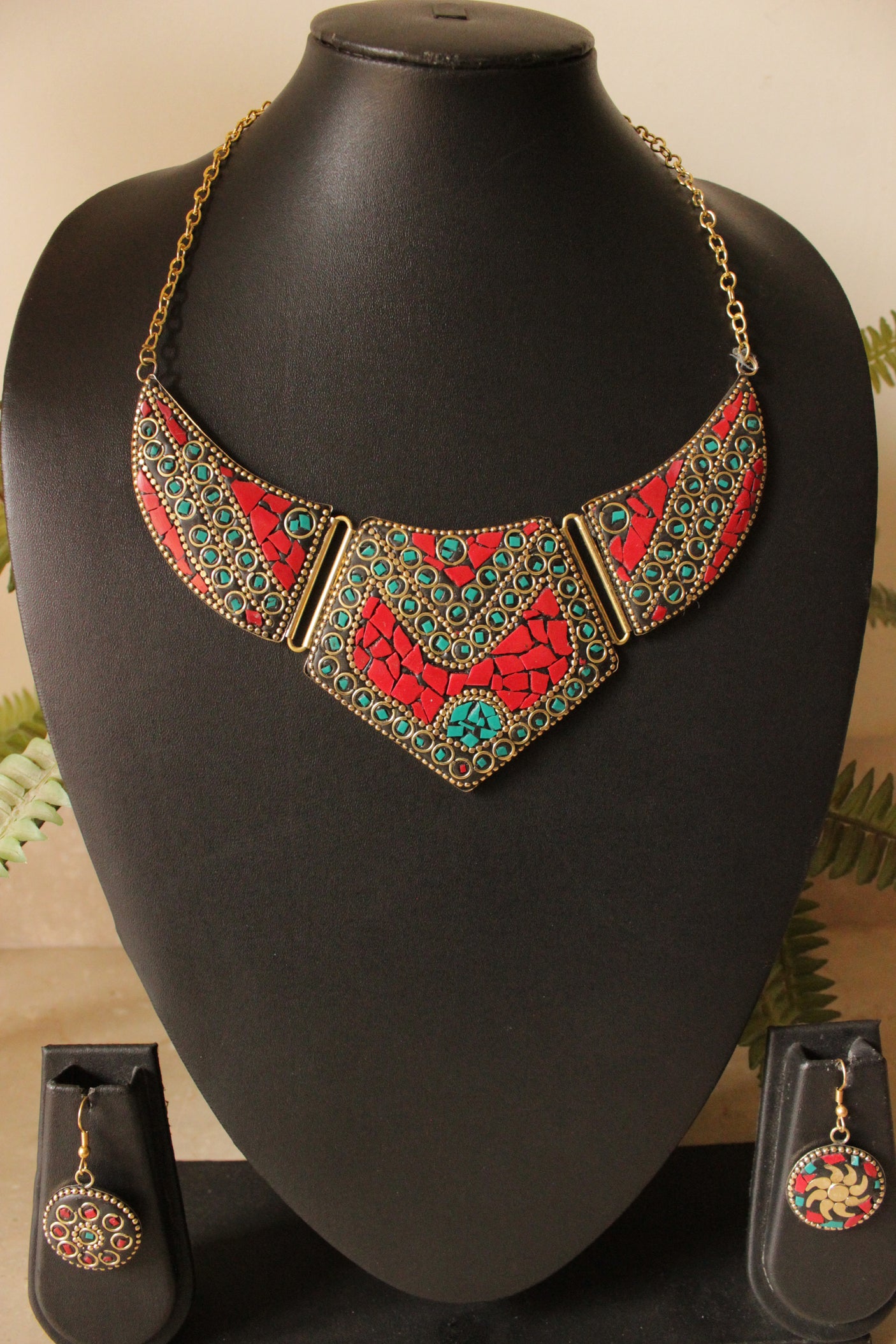 Red and Turquoise Gold Toned Chain Closure Tibetan Necklace Set