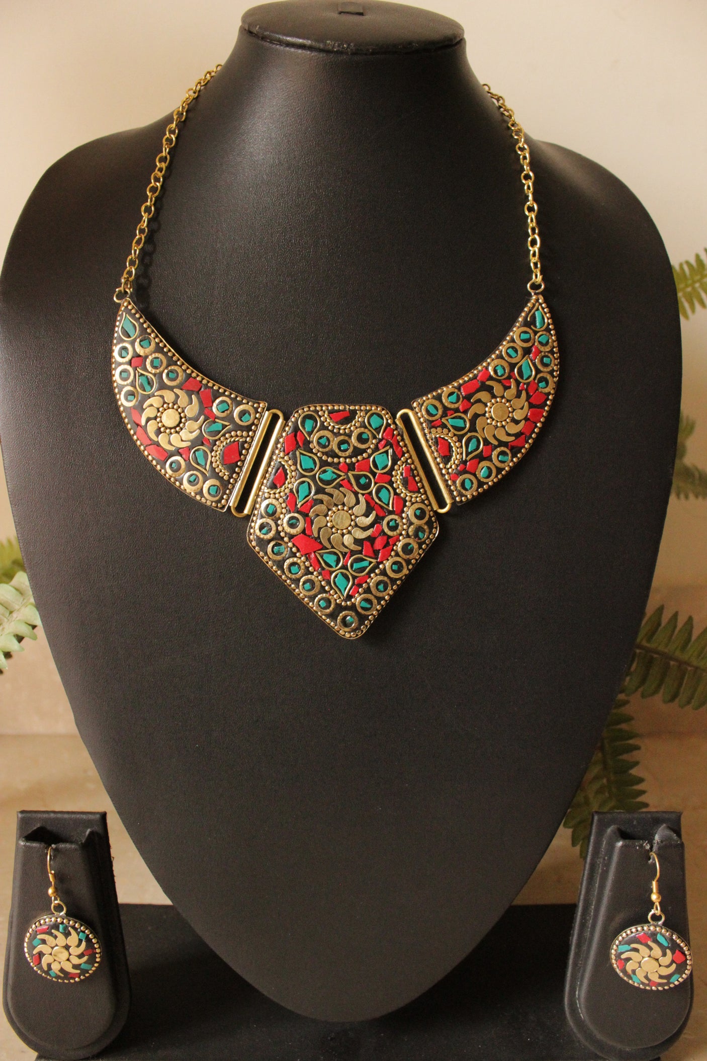 Red and Turquoise with Black and Gold Toned Chain Closure Tibetan Necklace Set