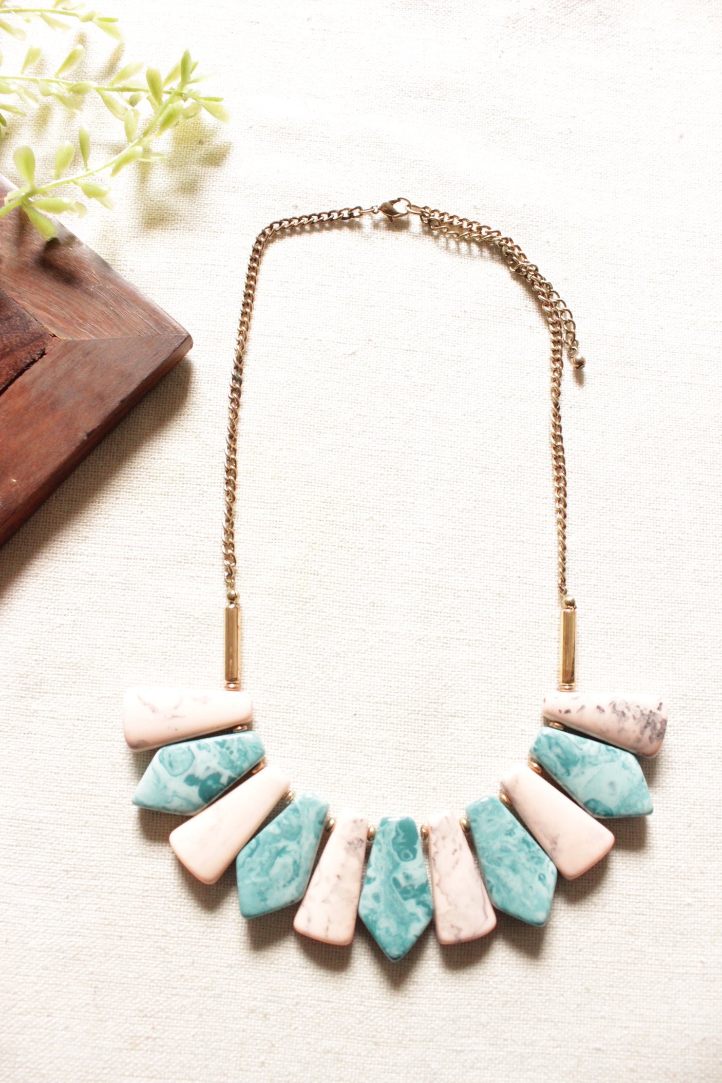 Shaded Ivory and Blue Stones Elegant Chain Necklace