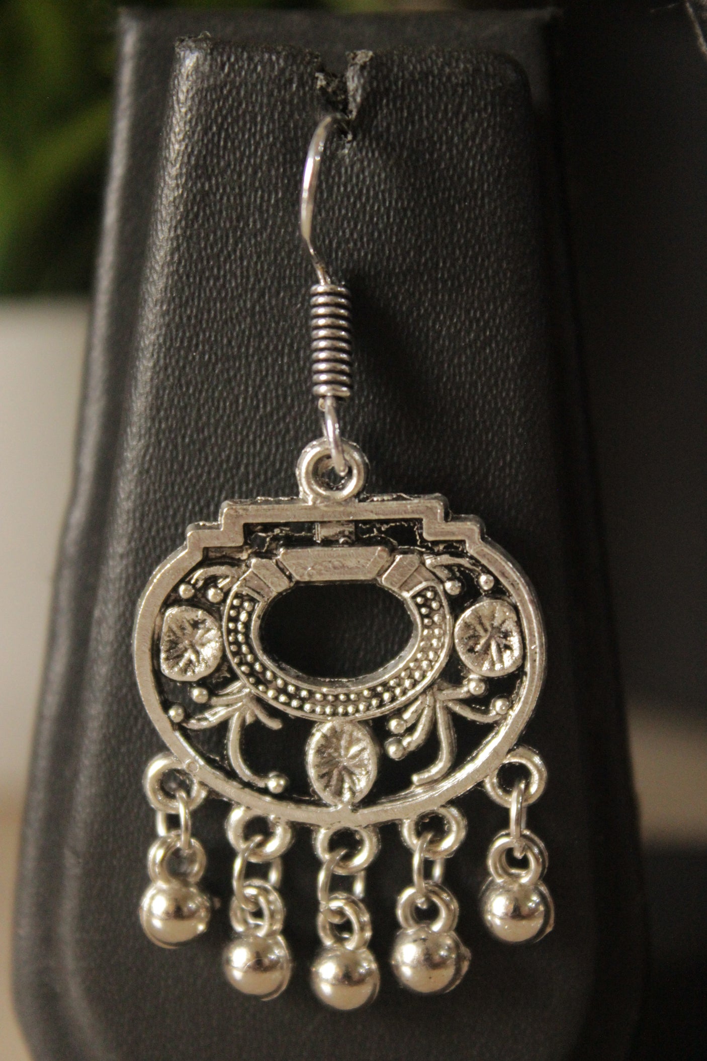 Multi-Layer Violet and Yellow Beads Hand Braided Necklace Set with Metal Pendant