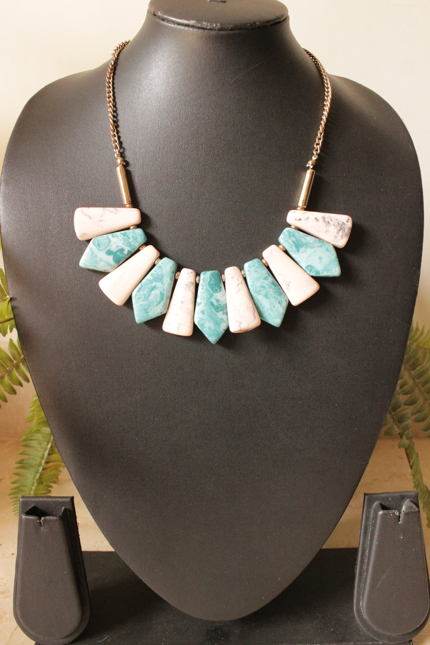 Shaded Ivory and Blue Stones Elegant Chain Necklace