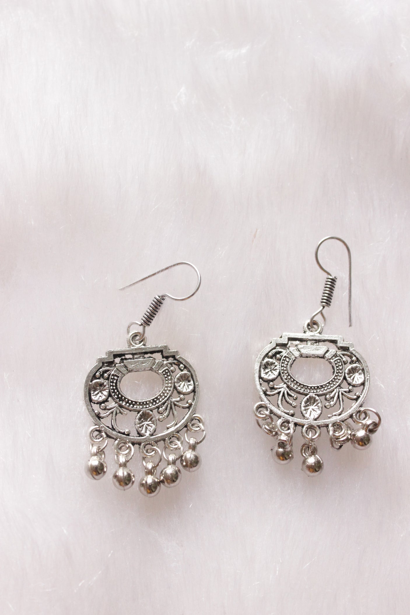 Multi-Layer Violet and Yellow Beads Hand Braided Necklace Set with Metal Pendant