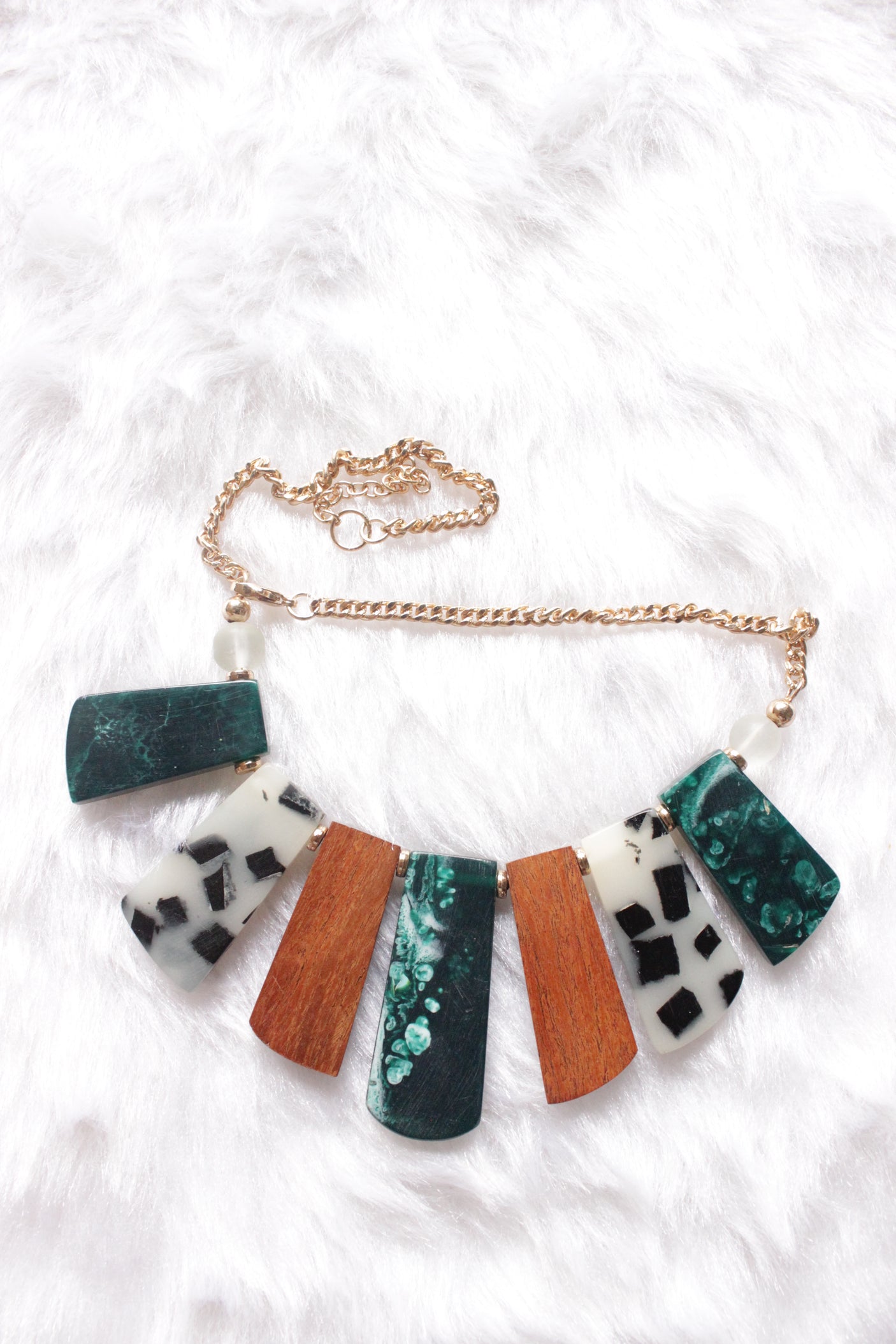 Printed Multi-Color Abstract Shape Chain Choker Necklace