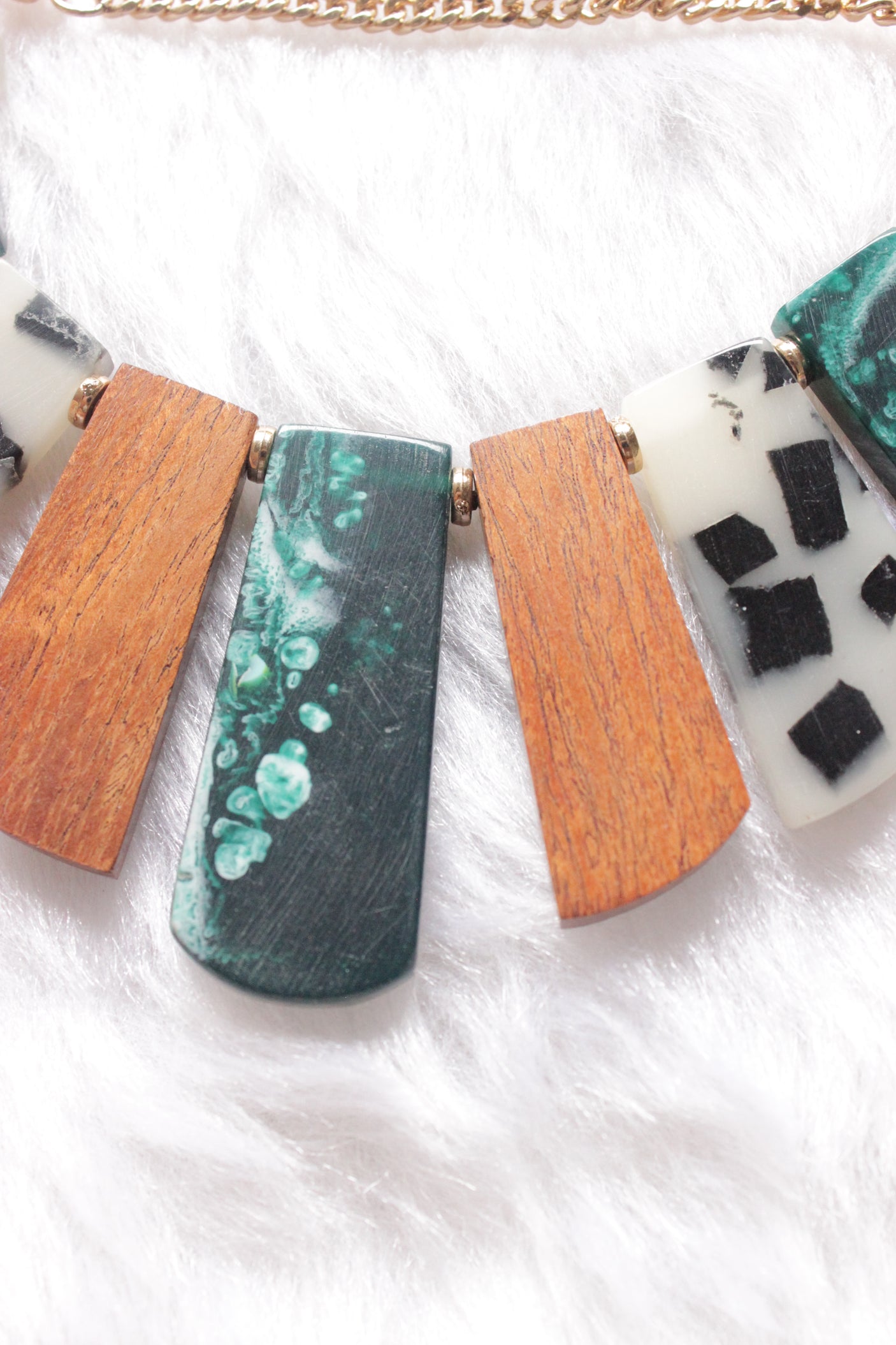 Printed Multi-Color Abstract Shape Chain Choker Necklace