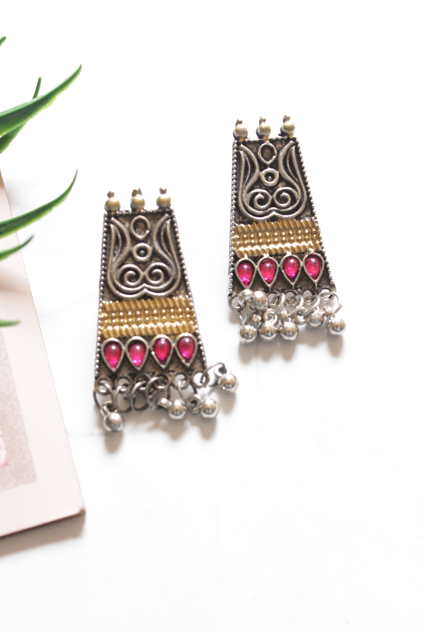 Dual Tone Intricately Detailed Glass Stones Embedded Adjustable Length Choker Necklace Set