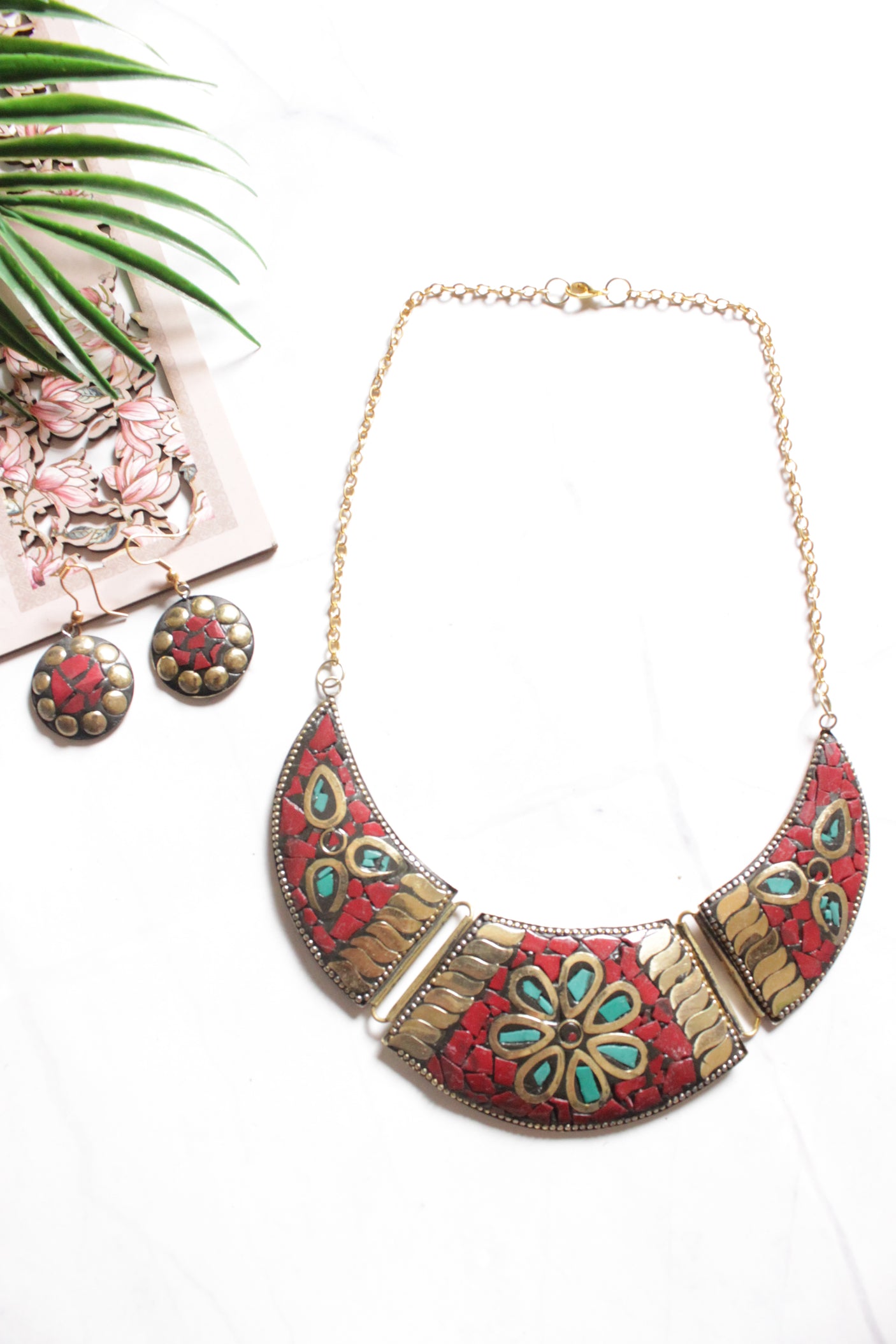 Red Tibetan Hasli Style Gold Toned Chain Closure Necklace