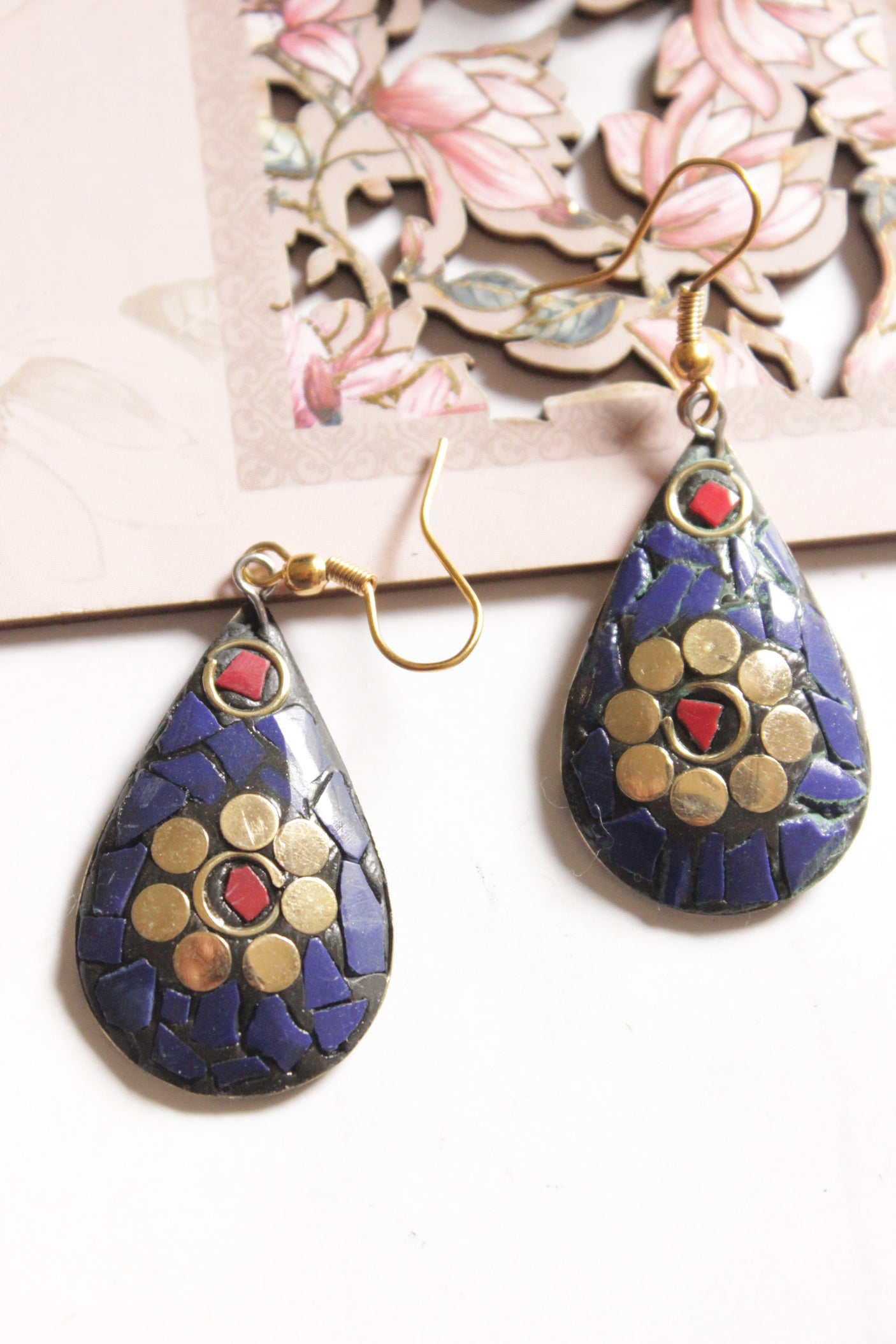 Purple and Red Tibetan Hasli Style Gold Toned Chain Closure Necklace