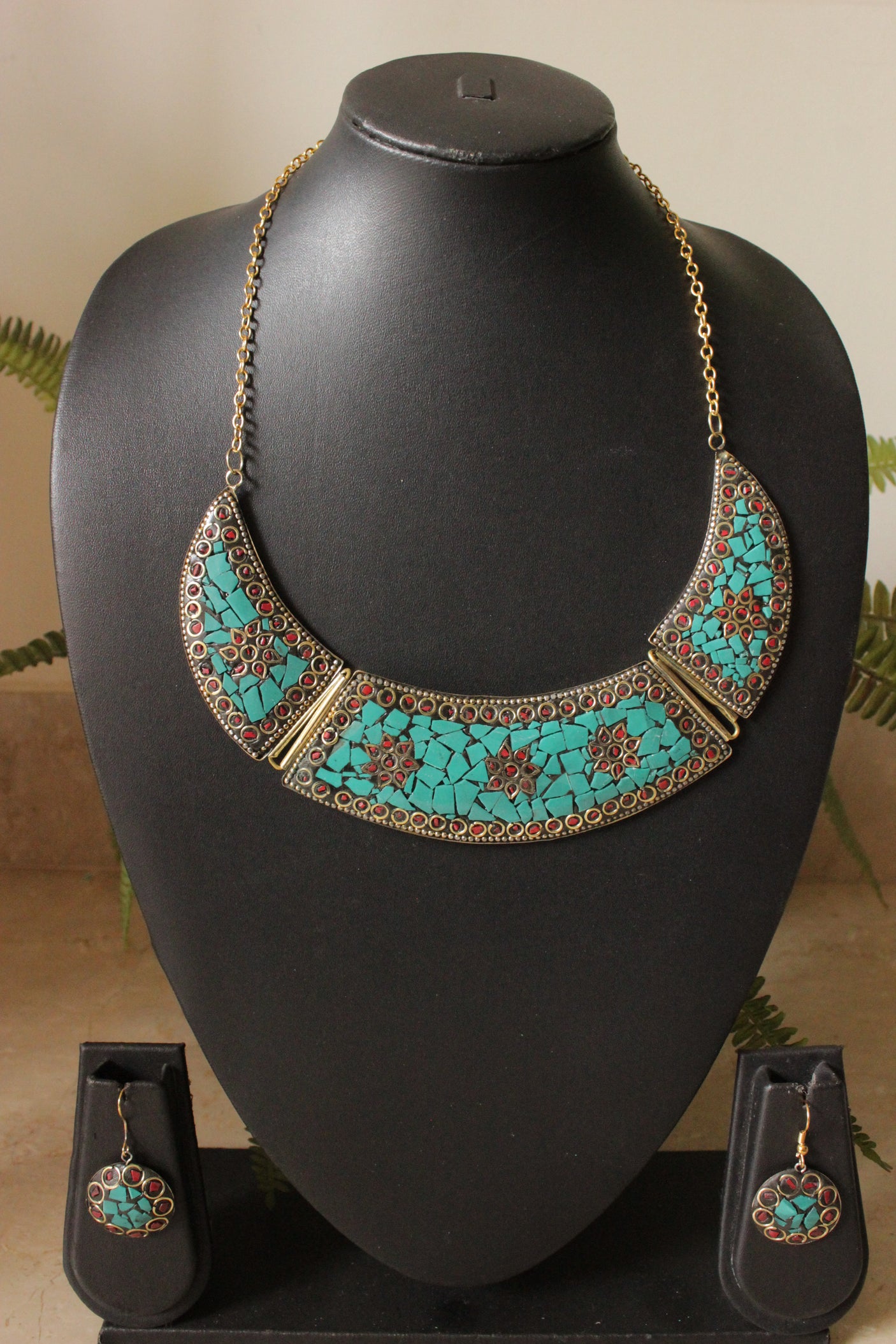 Turquoise Tibetan Hasli Style Gold Toned Chain Closure Necklace