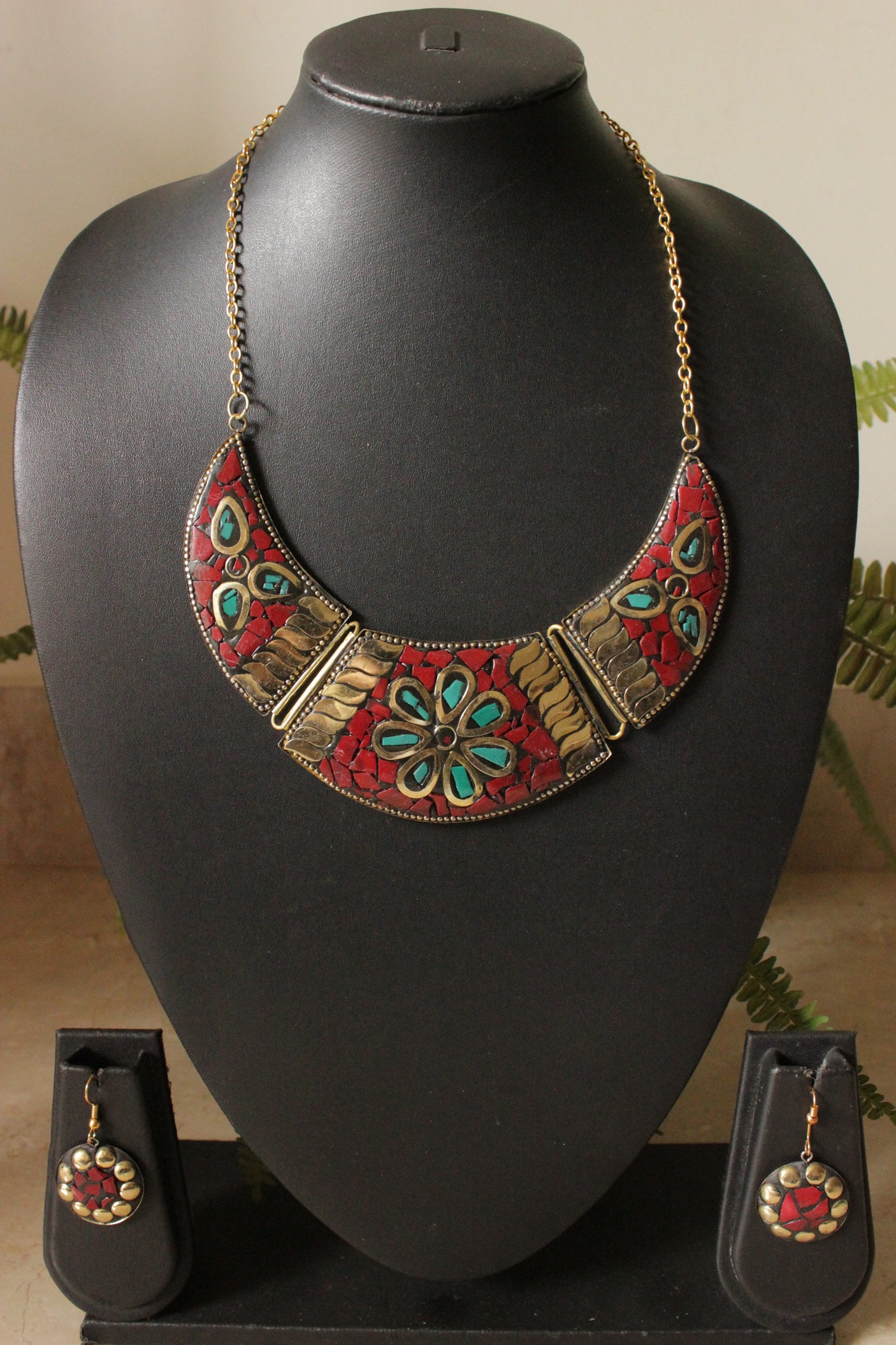 Red Tibetan Hasli Style Gold Toned Chain Closure Necklace