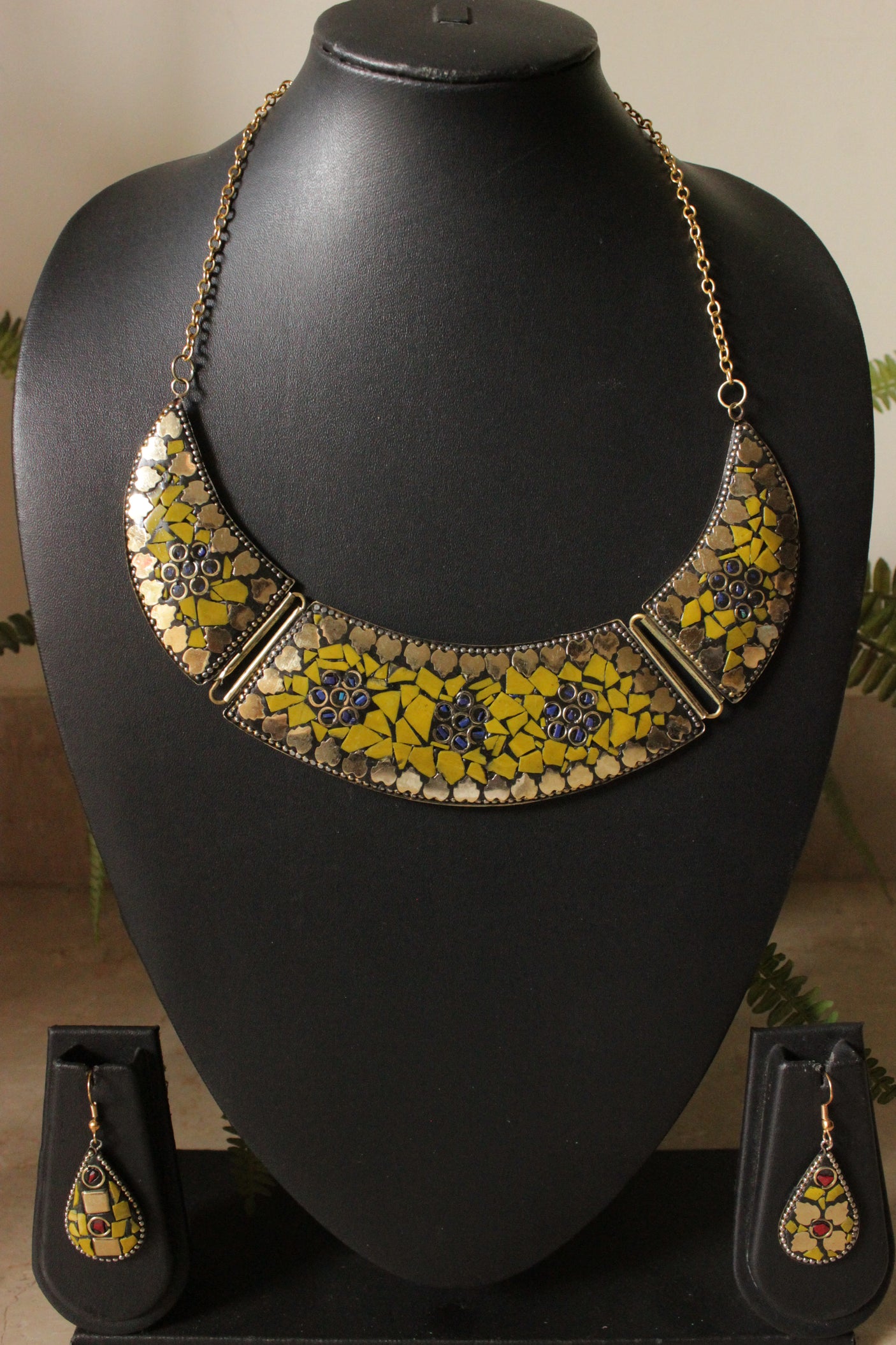 Yellow Tibetan Hasli Style Gold Toned Chain Closure Necklace