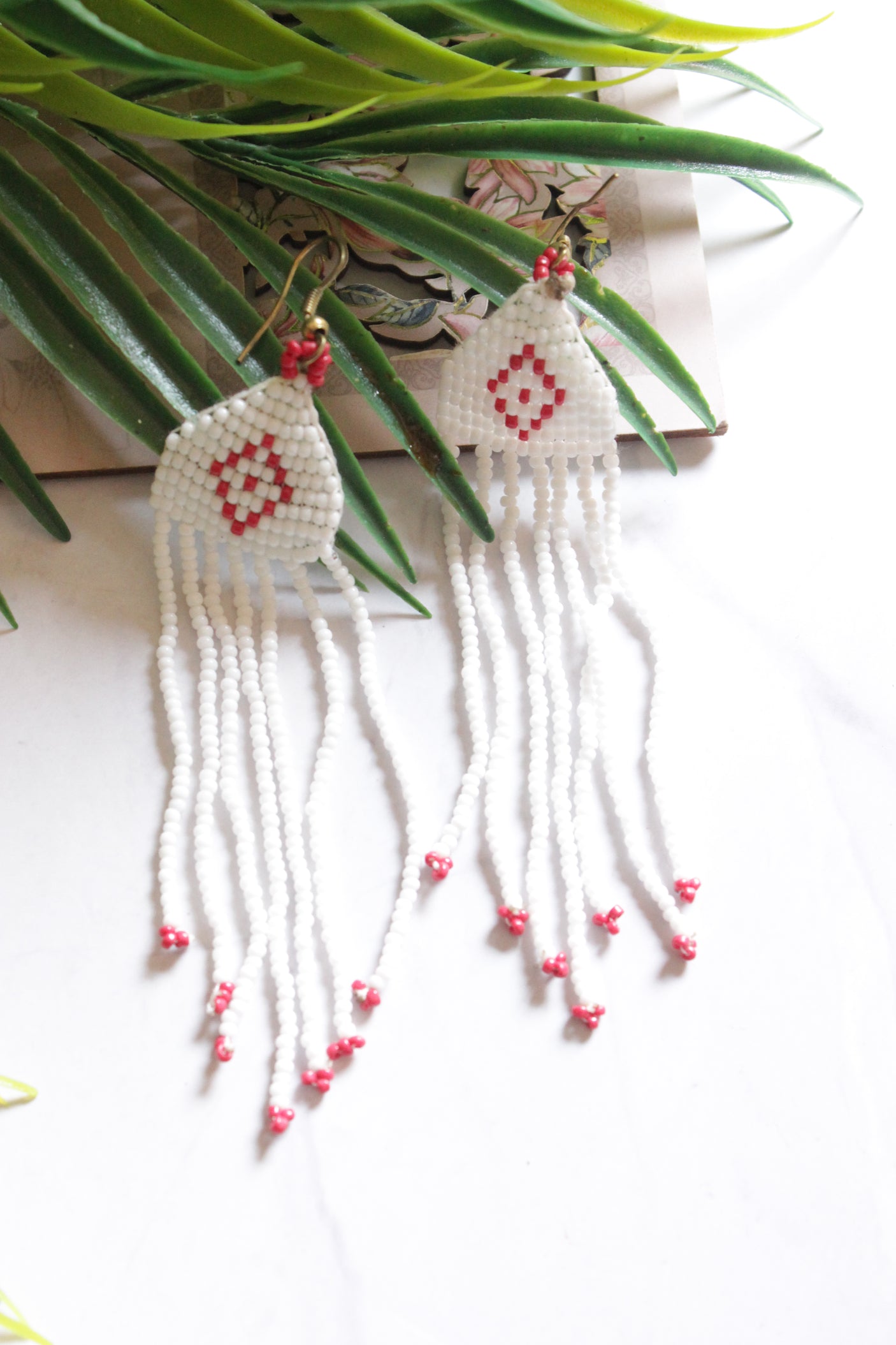 White and Red Hand Braided Beads Collar Necklace