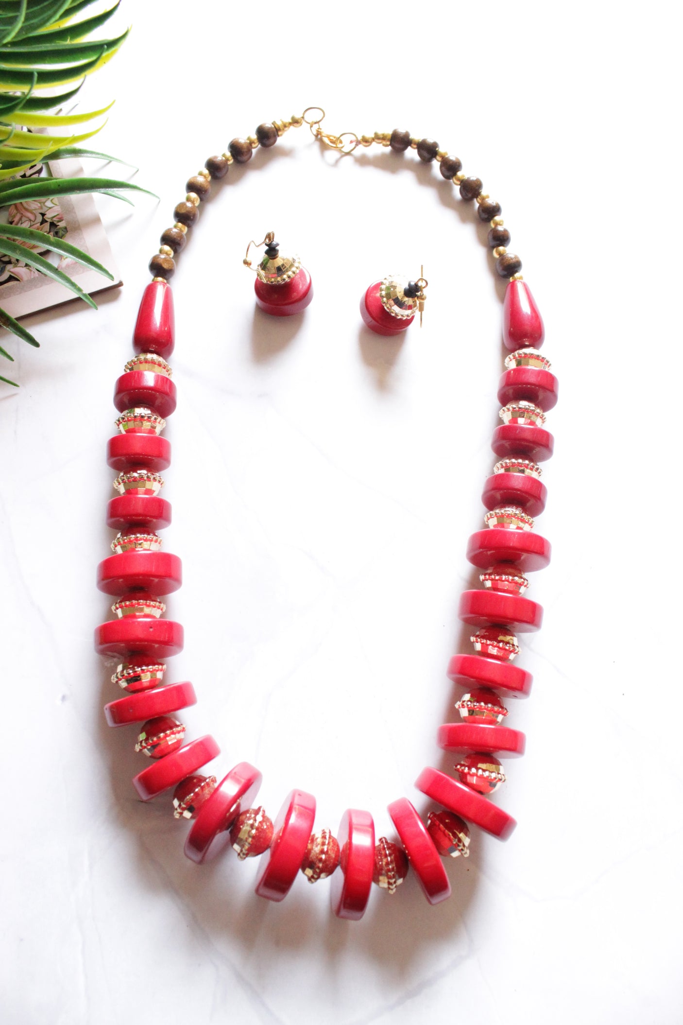 Red Acrylic Beads Gold Metal Accents Necklace Set