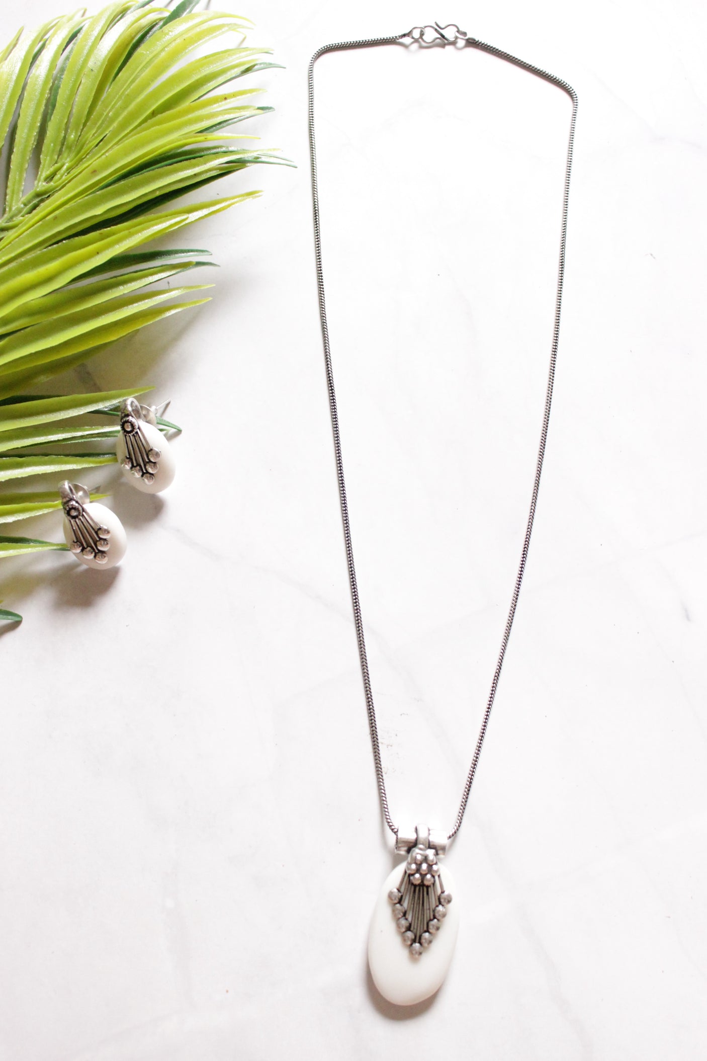 Oxidised Chain Necklace Set with White Pendant