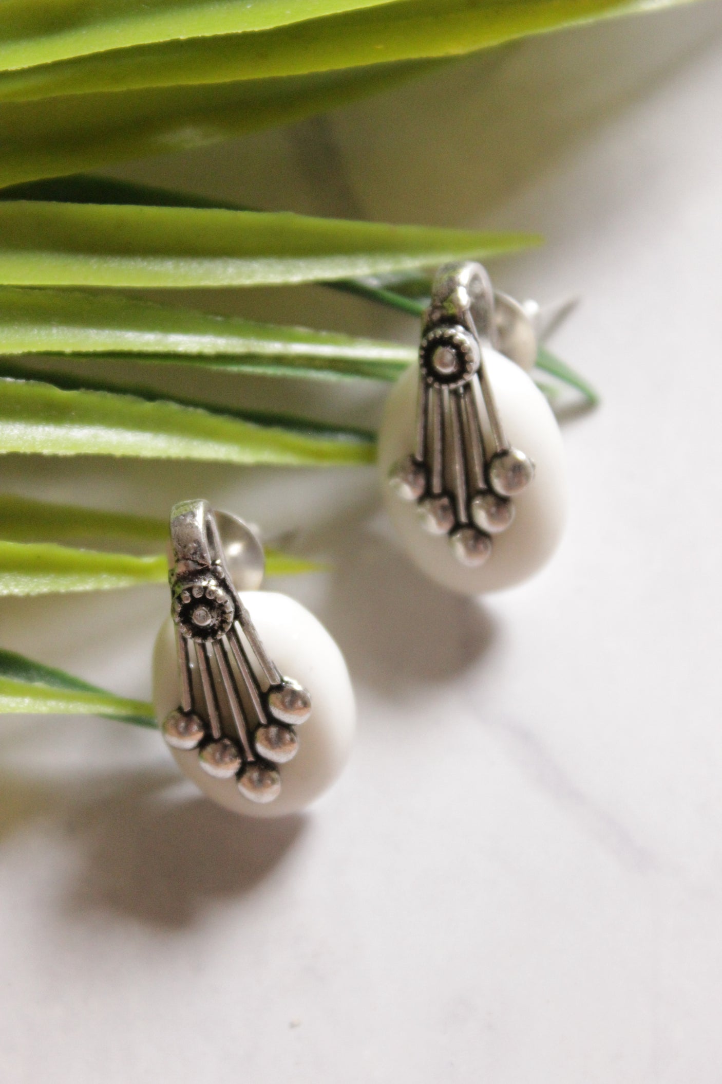 Oxidised Chain Necklace Set with White Pendant