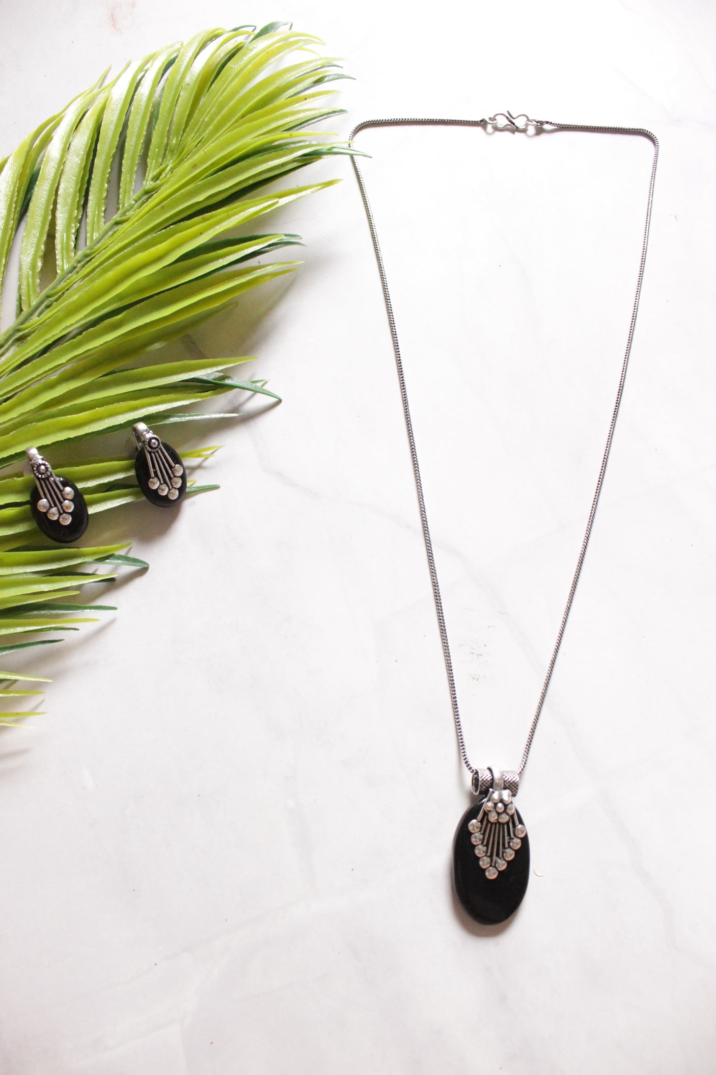 Oxidised Chain Necklace Set with Black Pendant