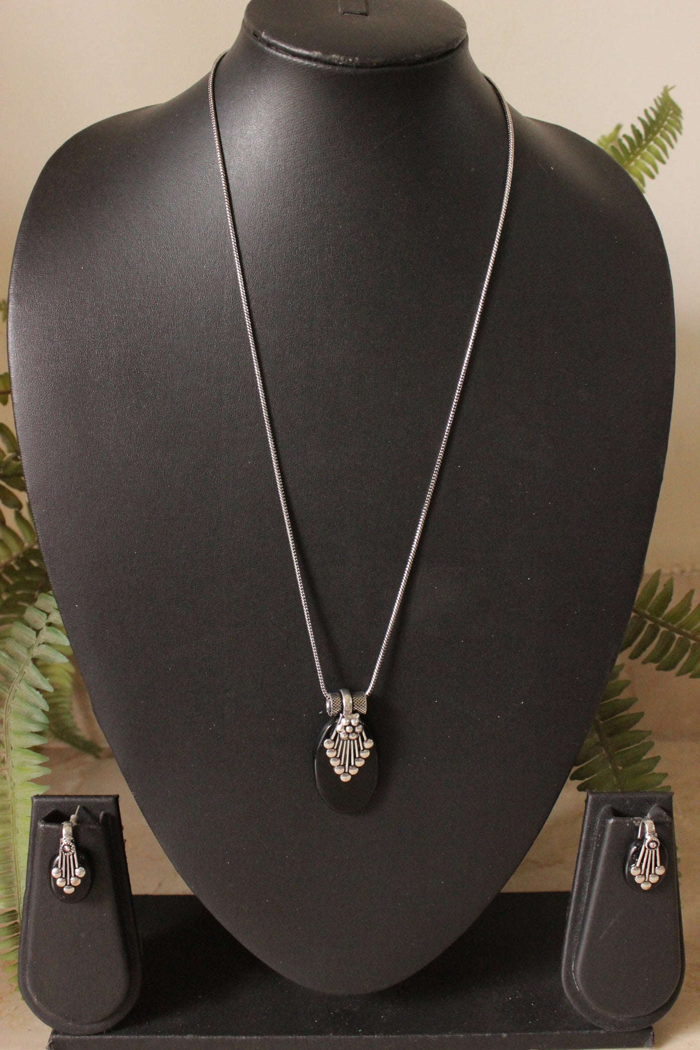 Oxidised Chain Necklace Set with Black Pendant