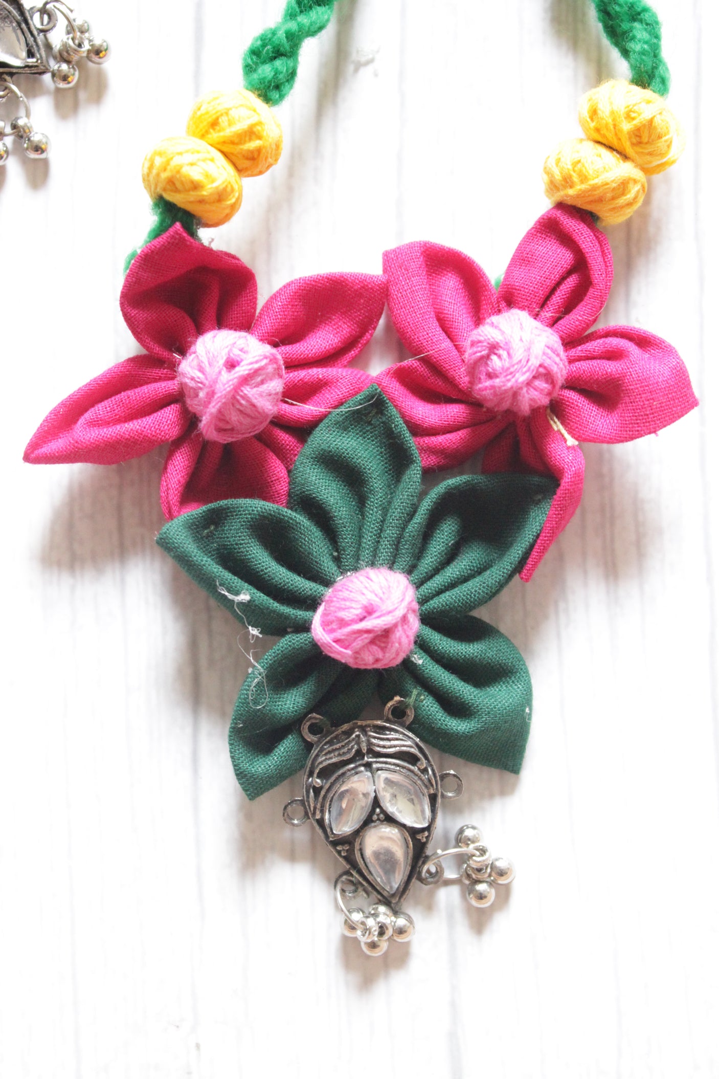 Green and Pink Handmade Fabric Flowers Adjustable Thread Closure Necklace Set