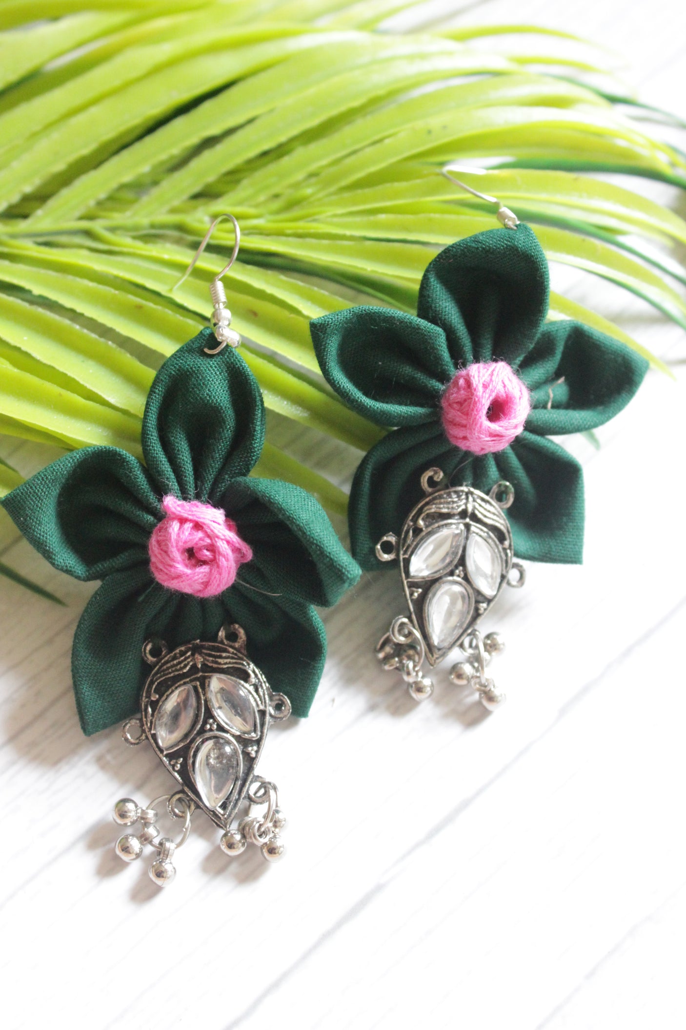 Green and Pink Handmade Fabric Flowers Adjustable Thread Closure Necklace Set