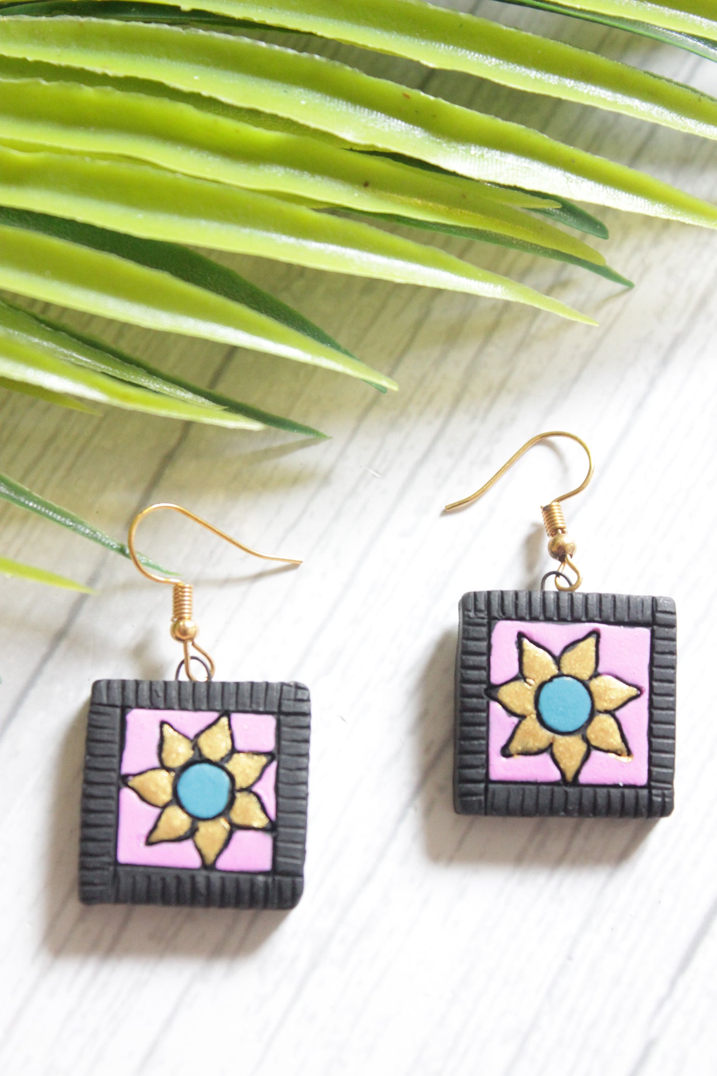 Hand Painted Terracotta Clay Elegant Adjustable Thread Closure Necklace Set