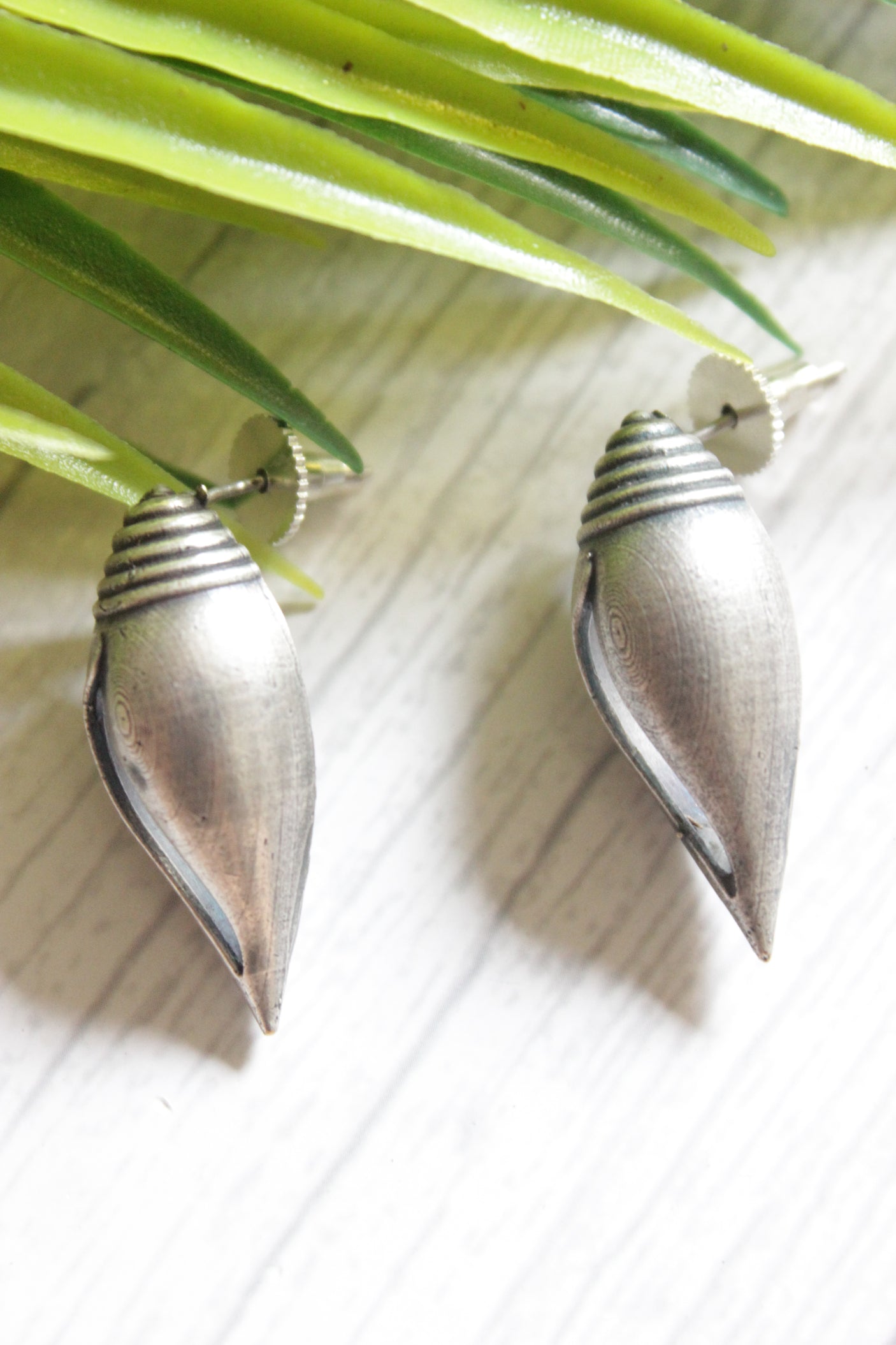 Set of 3 - Necklace, Earrings and Ring with Metal Shells