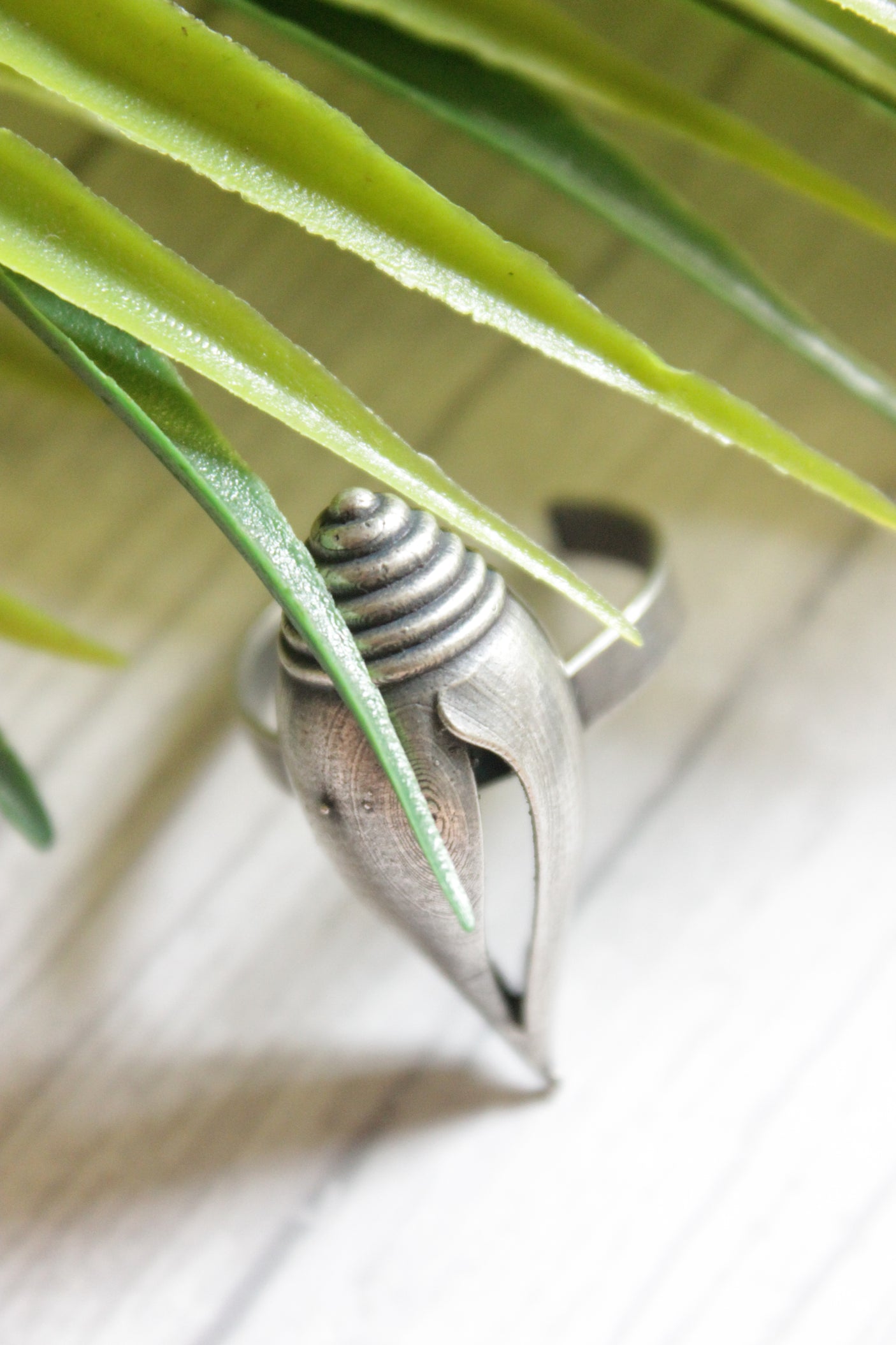 Set of 3 - Necklace, Earrings and Ring with Metal Shells