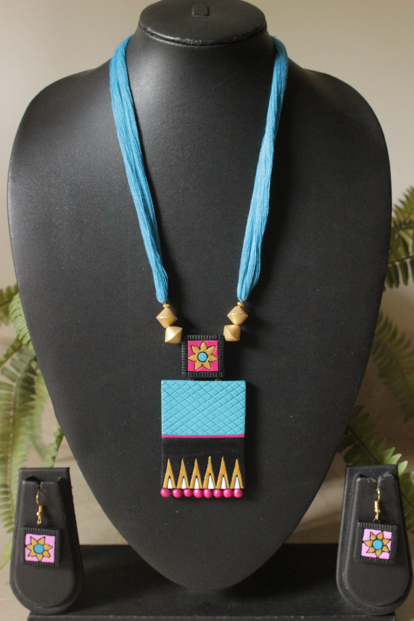 Hand Painted Terracotta Clay Elegant Adjustable Thread Closure Necklace Set