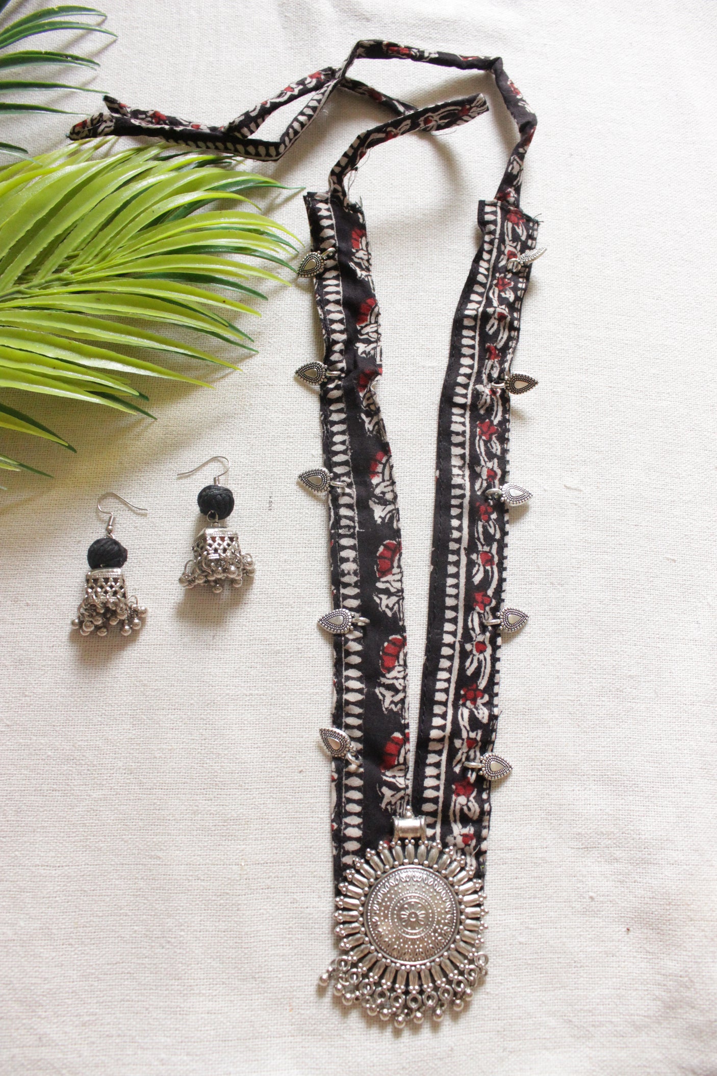 Black Block Painted Fabric Collar Necklace Set with Metal Pendant and Charms