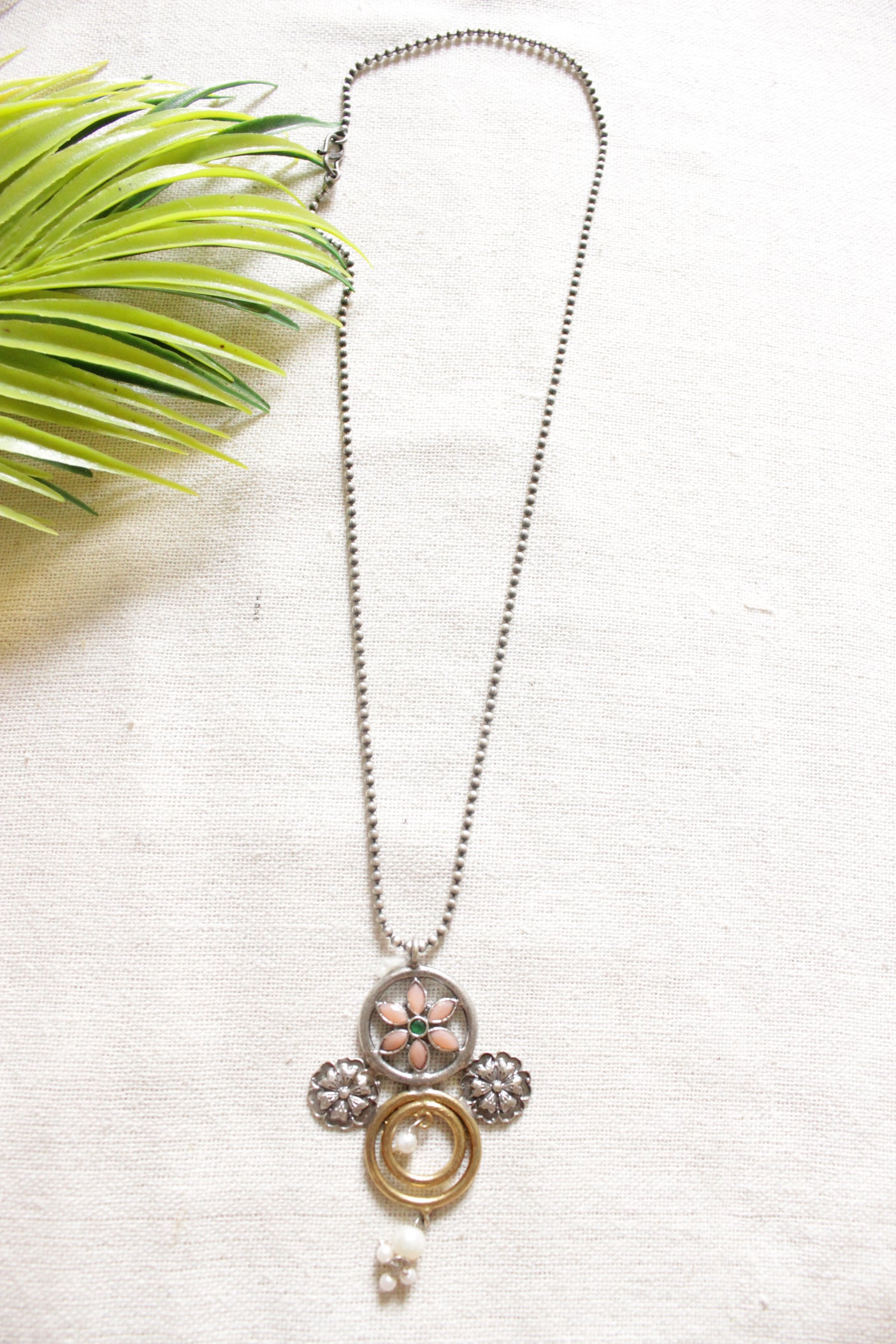 Dual Tone Flower Shape Petite Silver Chain Oxidised Finish Necklace Embellished with Peach Stones