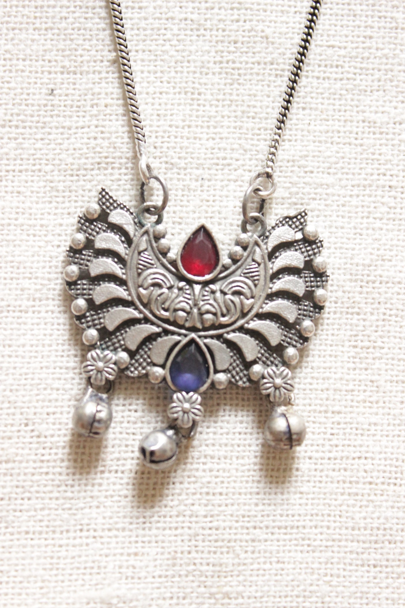 Oxidised Finish Dancing Peacock Feathers Shape Petite Silver Chain Necklace