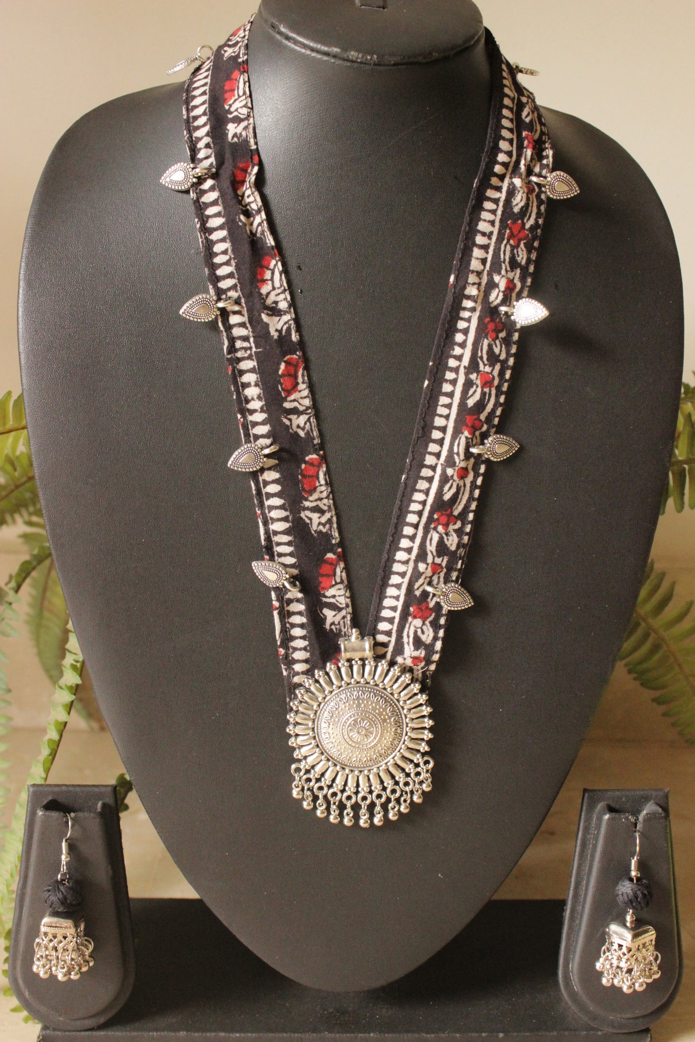 Black Block Painted Fabric Collar Necklace Set with Metal Pendant and Charms