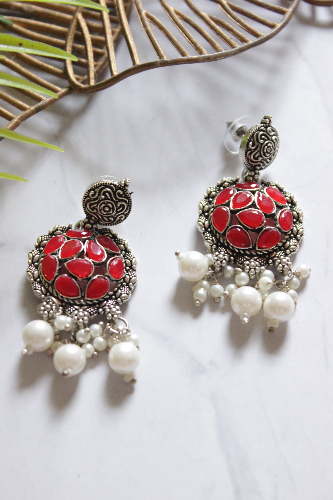 Red Glass Stones Embedded Adjustable Dori Closure Choker Necklace Set