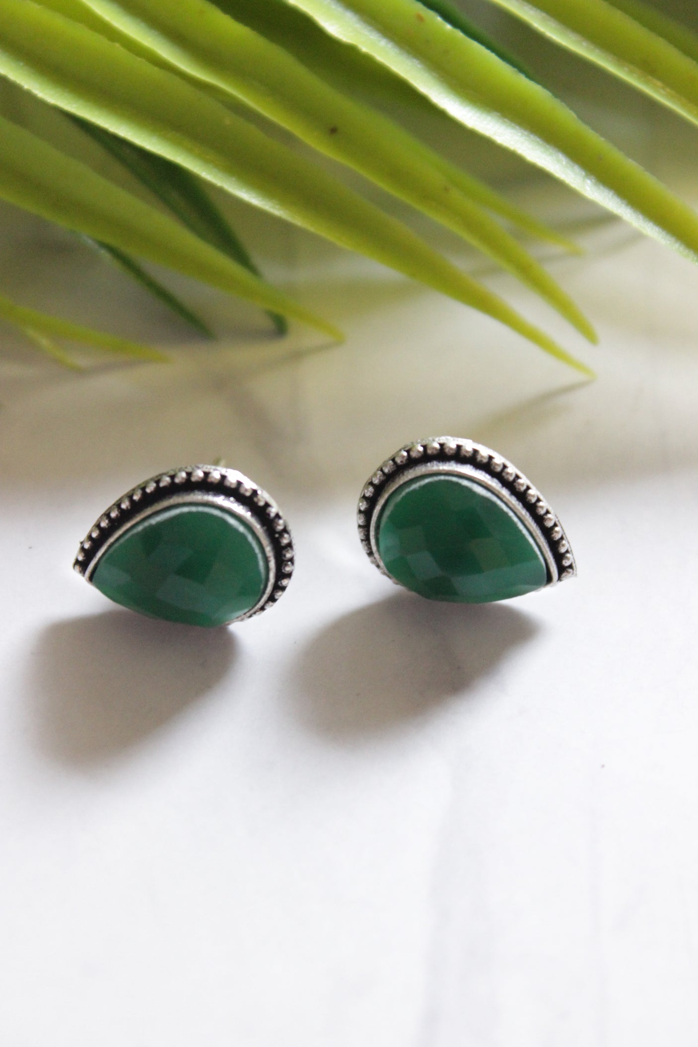 Green Natural Gemstones Embedded Petite Silver Chain Necklace Set