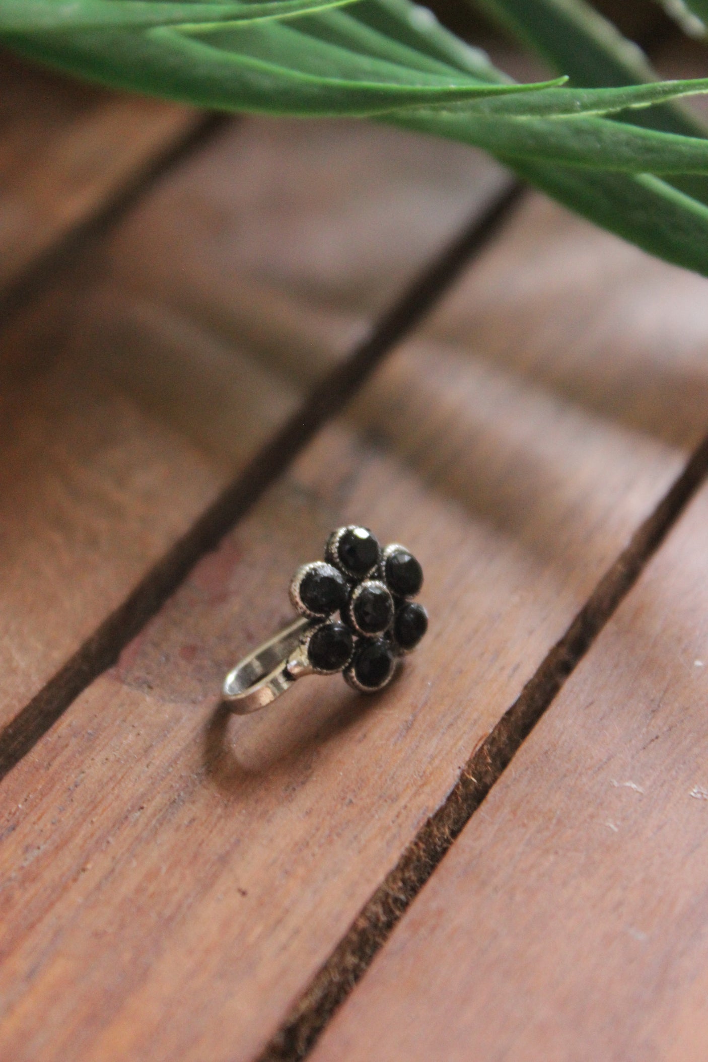 Black Stones Embedded Flower Shape Clip On Nosepin
