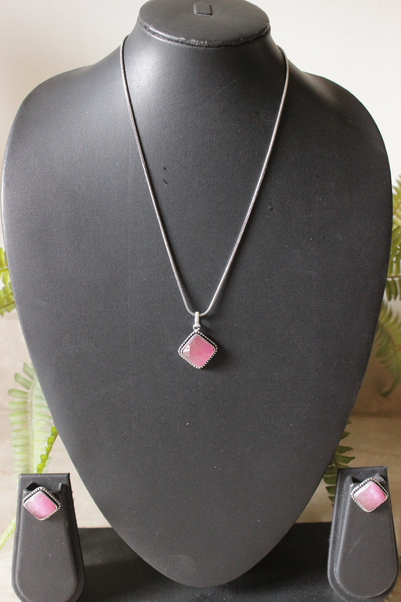 Pink Natural Gemstones Embedded Petite Silver Chain Necklace Set