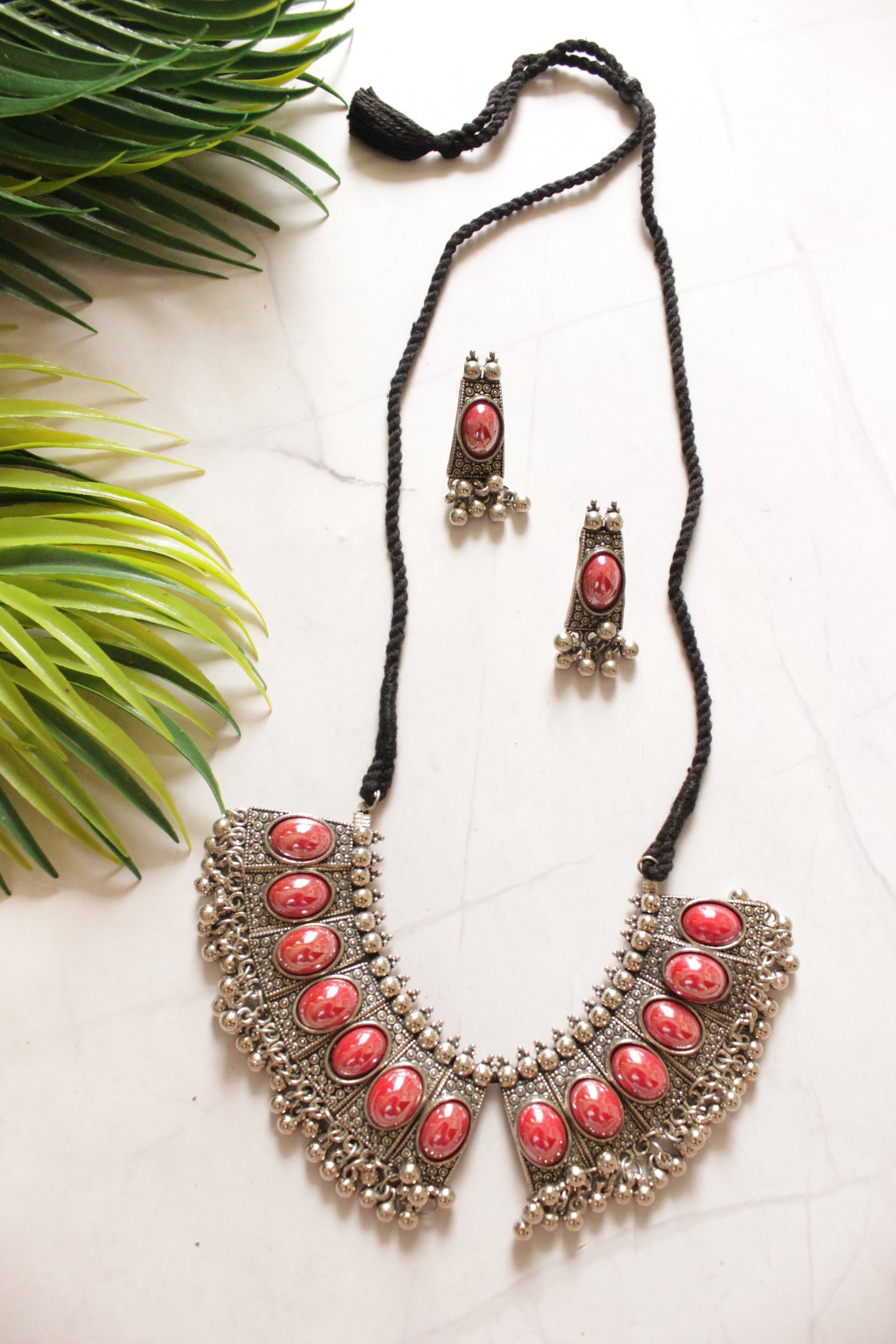Red Glass Stones Embedded Oxidised Finish Adjustable Dori Closure Choker Necklace Set
