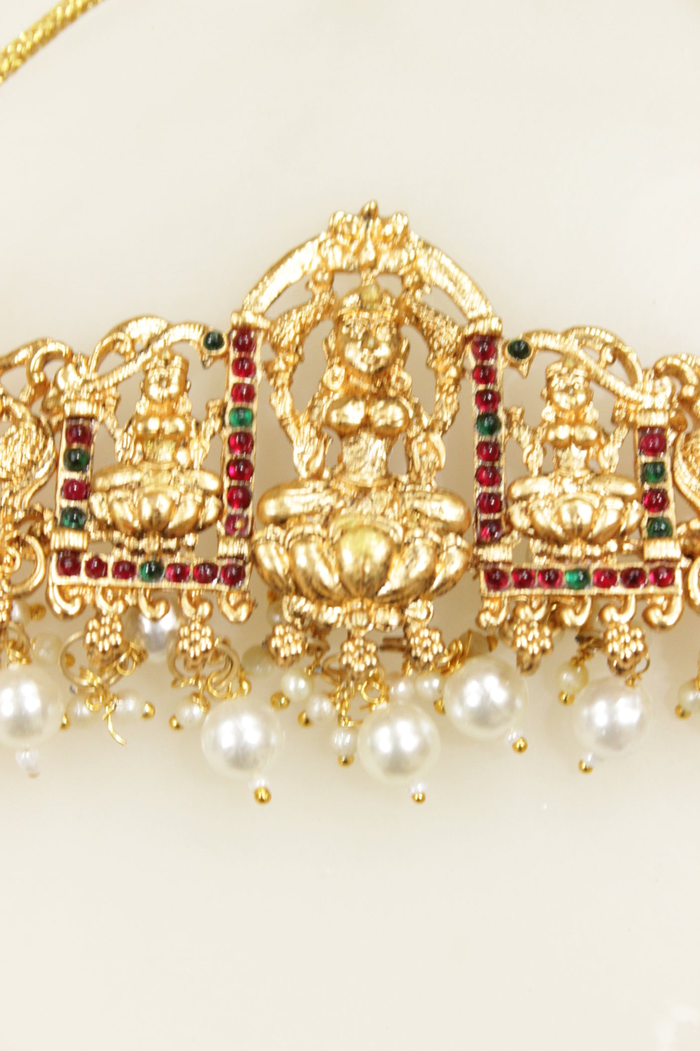 Red & Green Glass Stones Embedded Relgious Motif Temple Jewelry Adjustable Length Choker Necklace Set